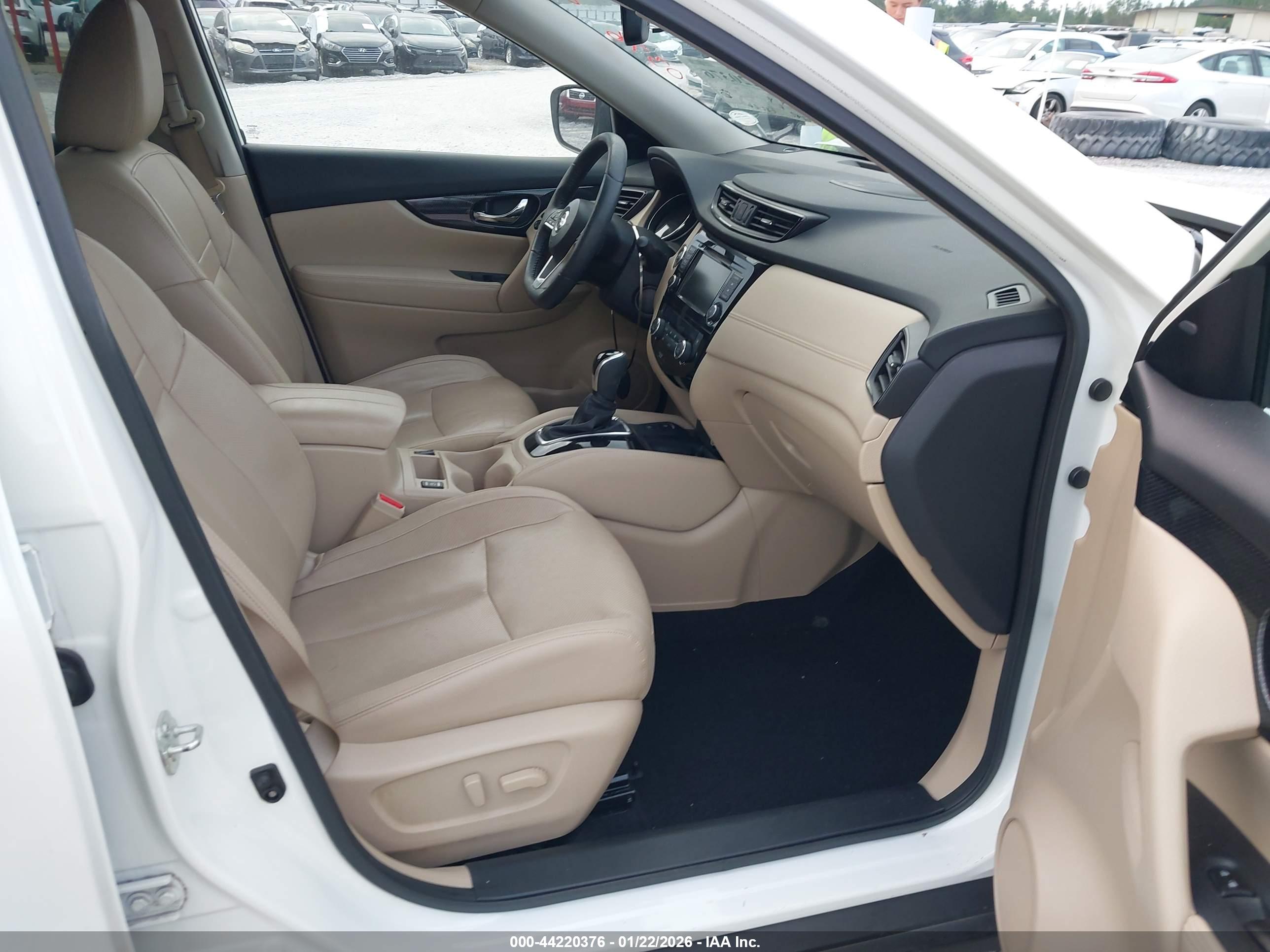 NISSAN ROGUE image 5