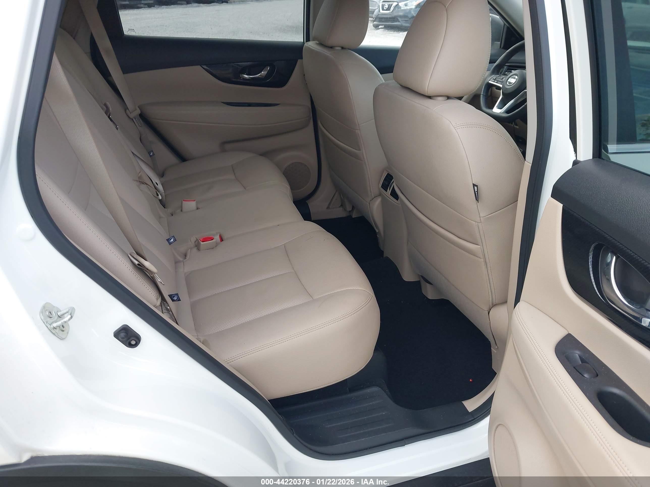 NISSAN ROGUE image 8