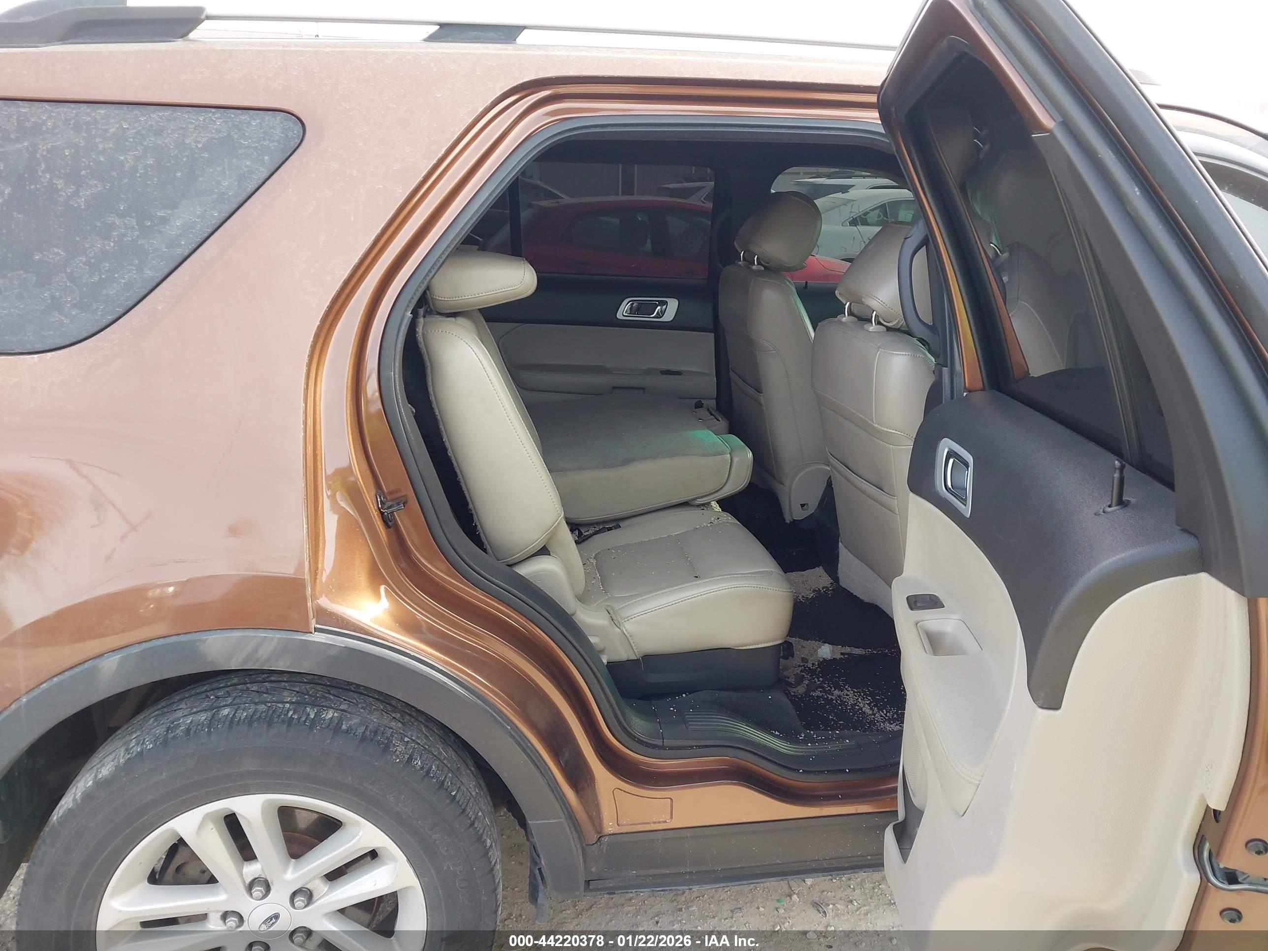 FORD EXPLORER image 8