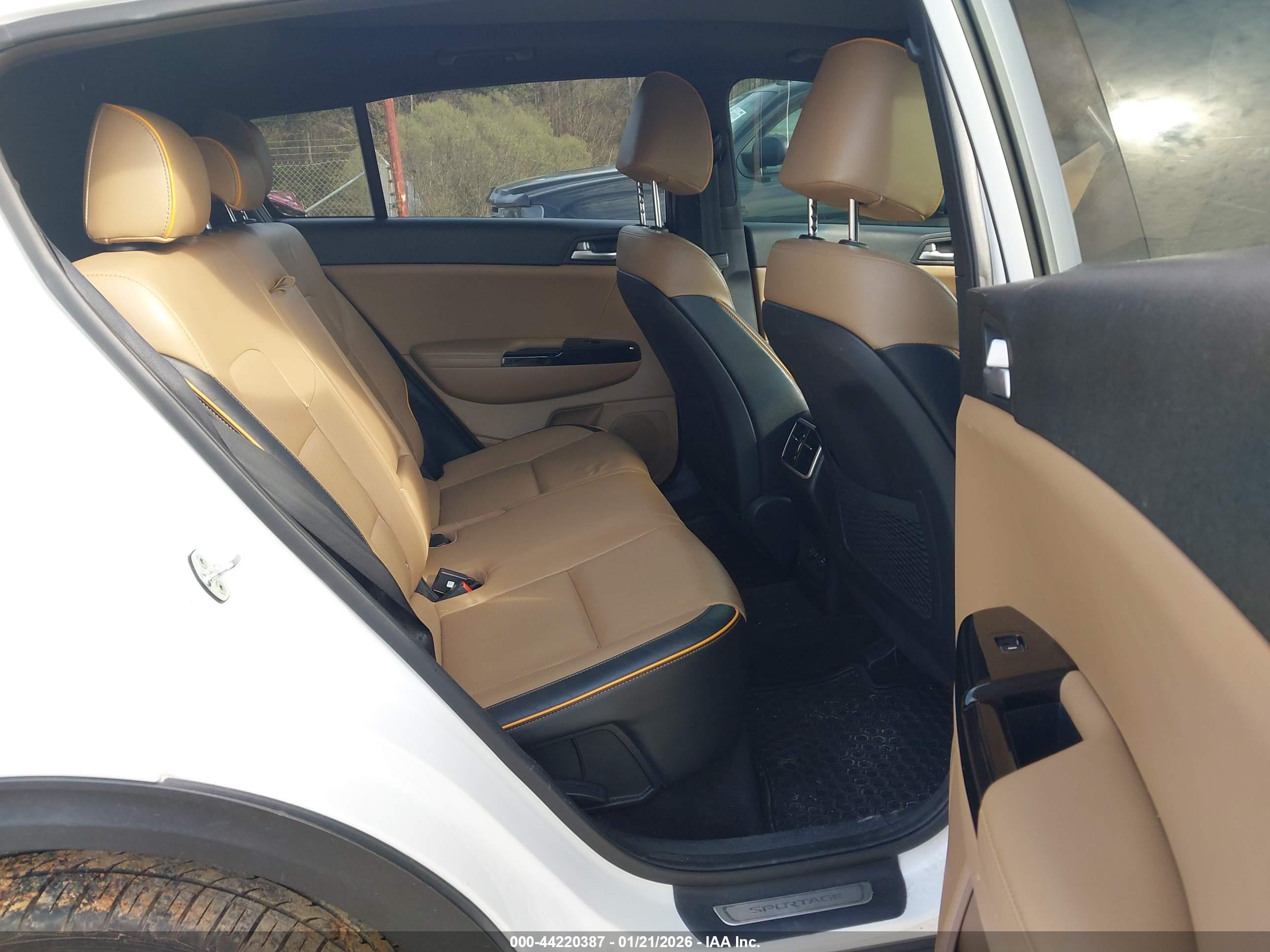 KIA SPORTAGE image 8