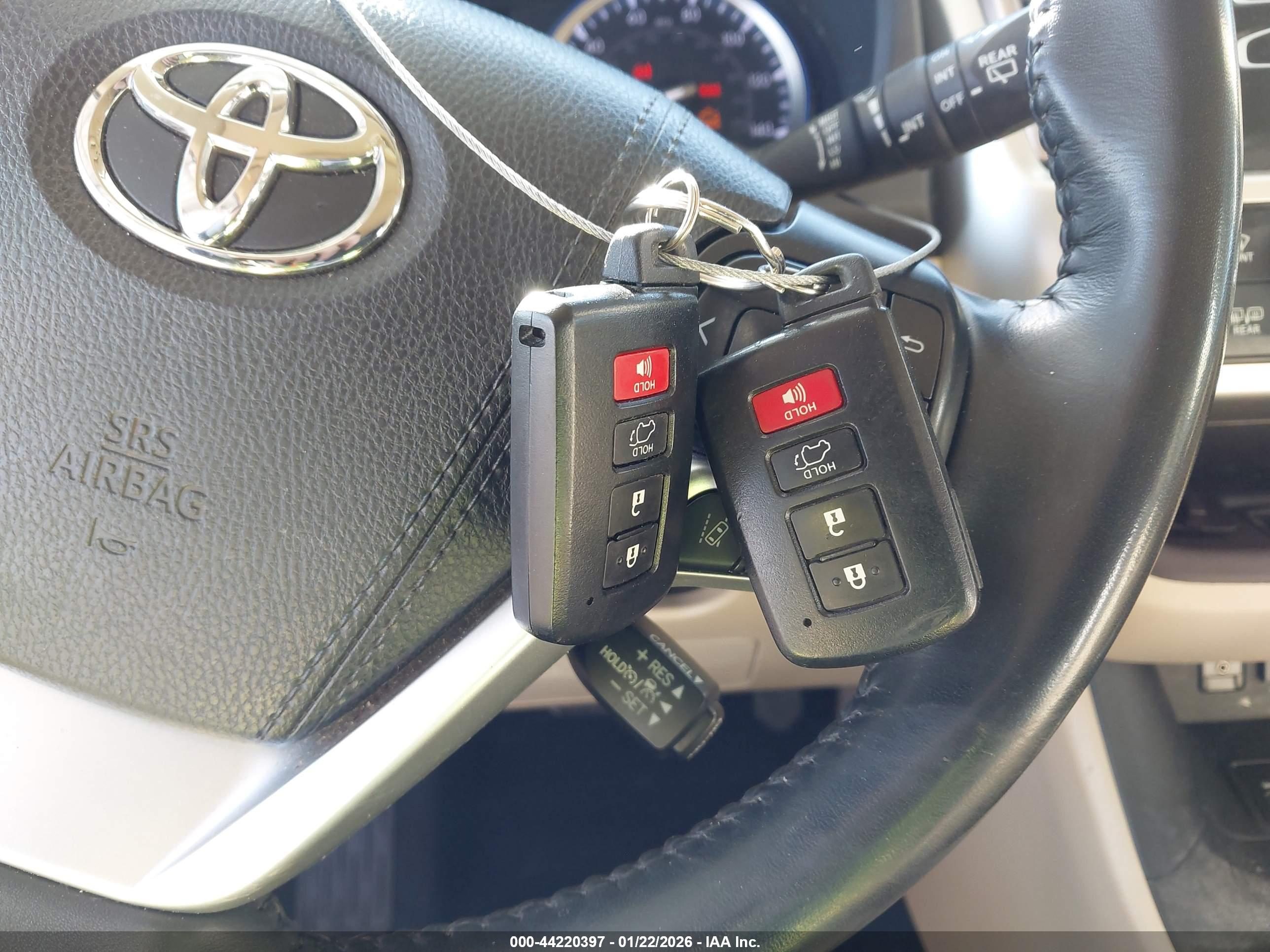 TOYOTA HIGHLANDER image 11