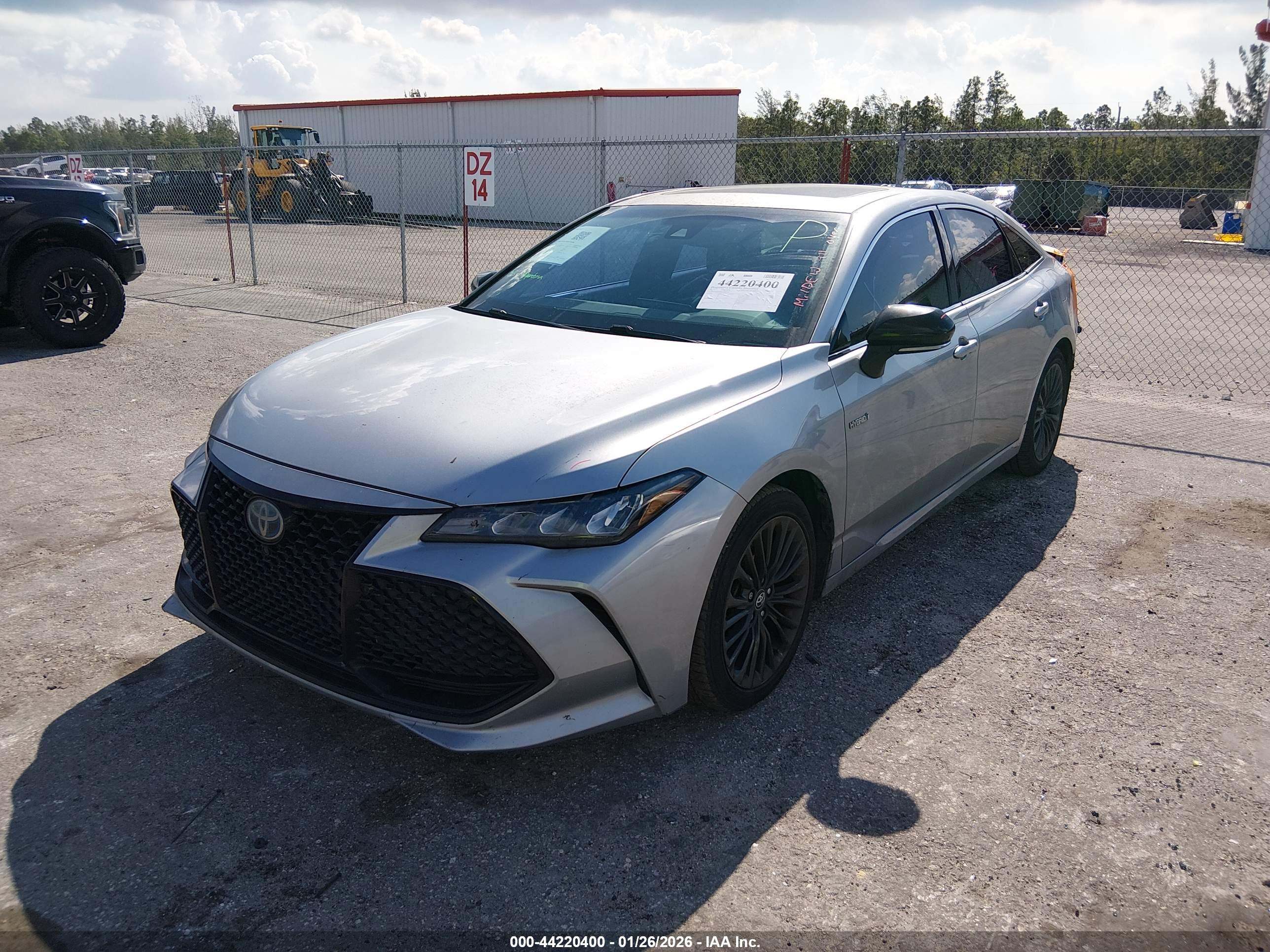TOYOTA AVALON image 2