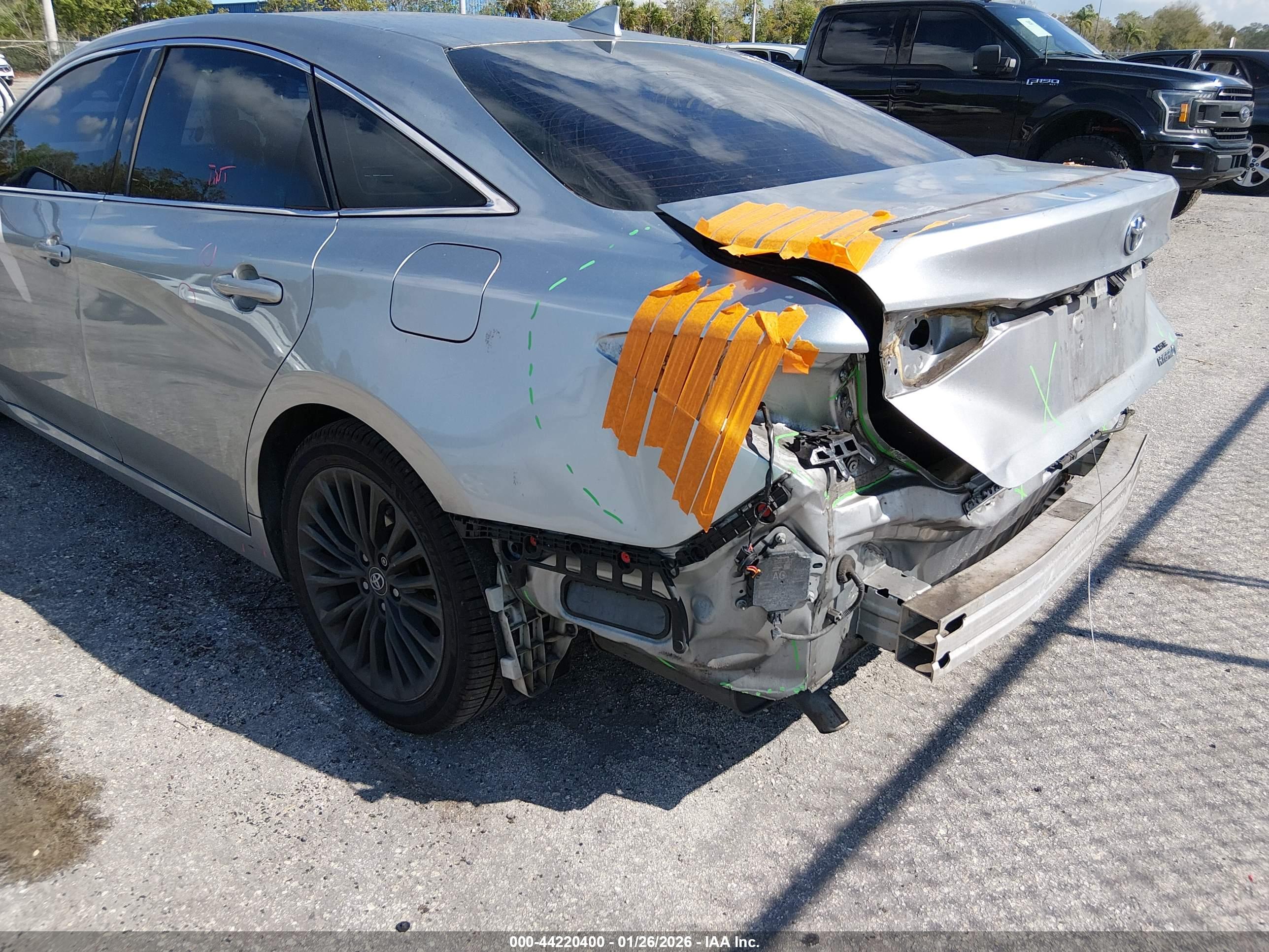 TOYOTA AVALON image 6