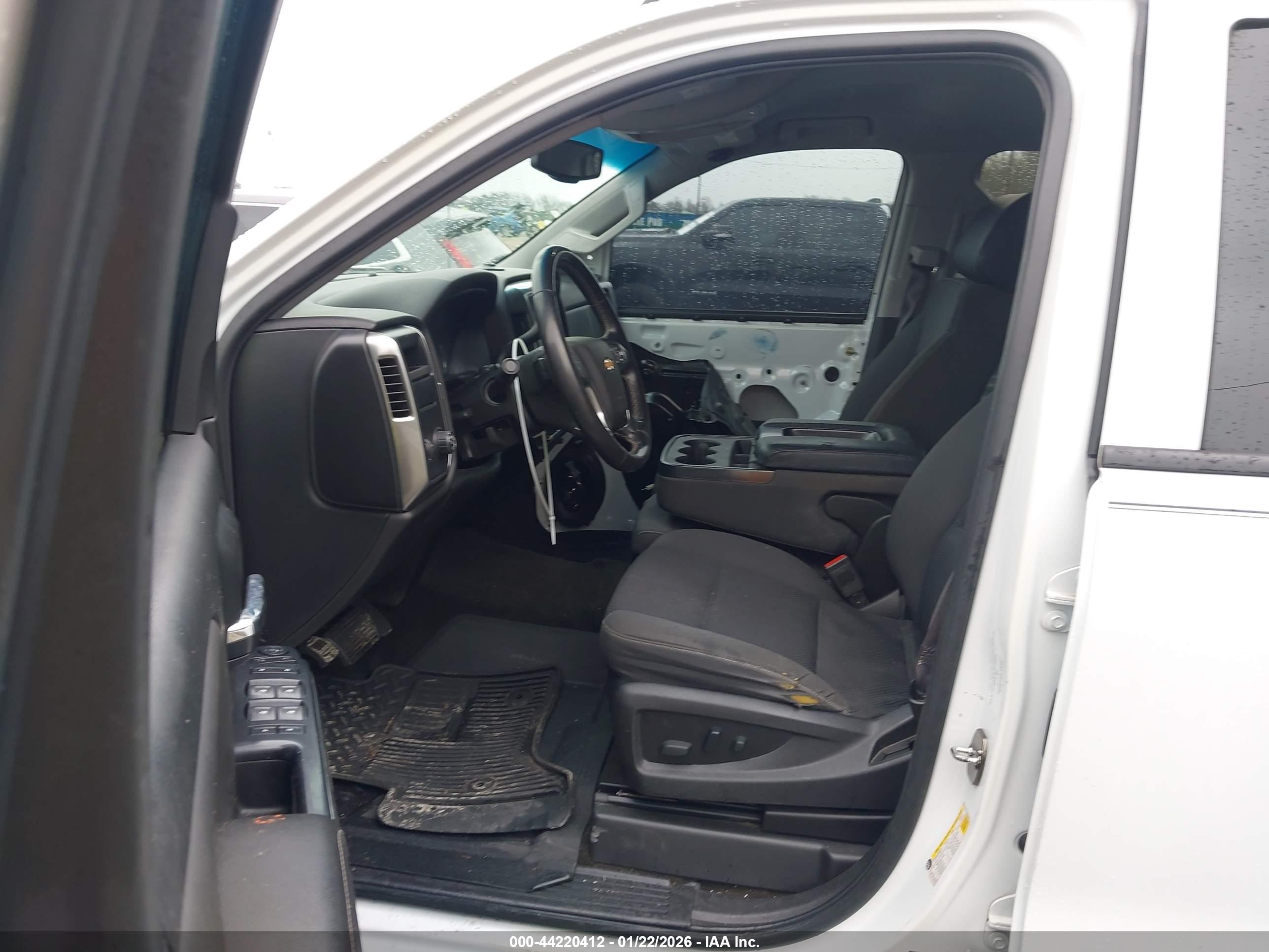CHEVROLET SILVERADO image 5
