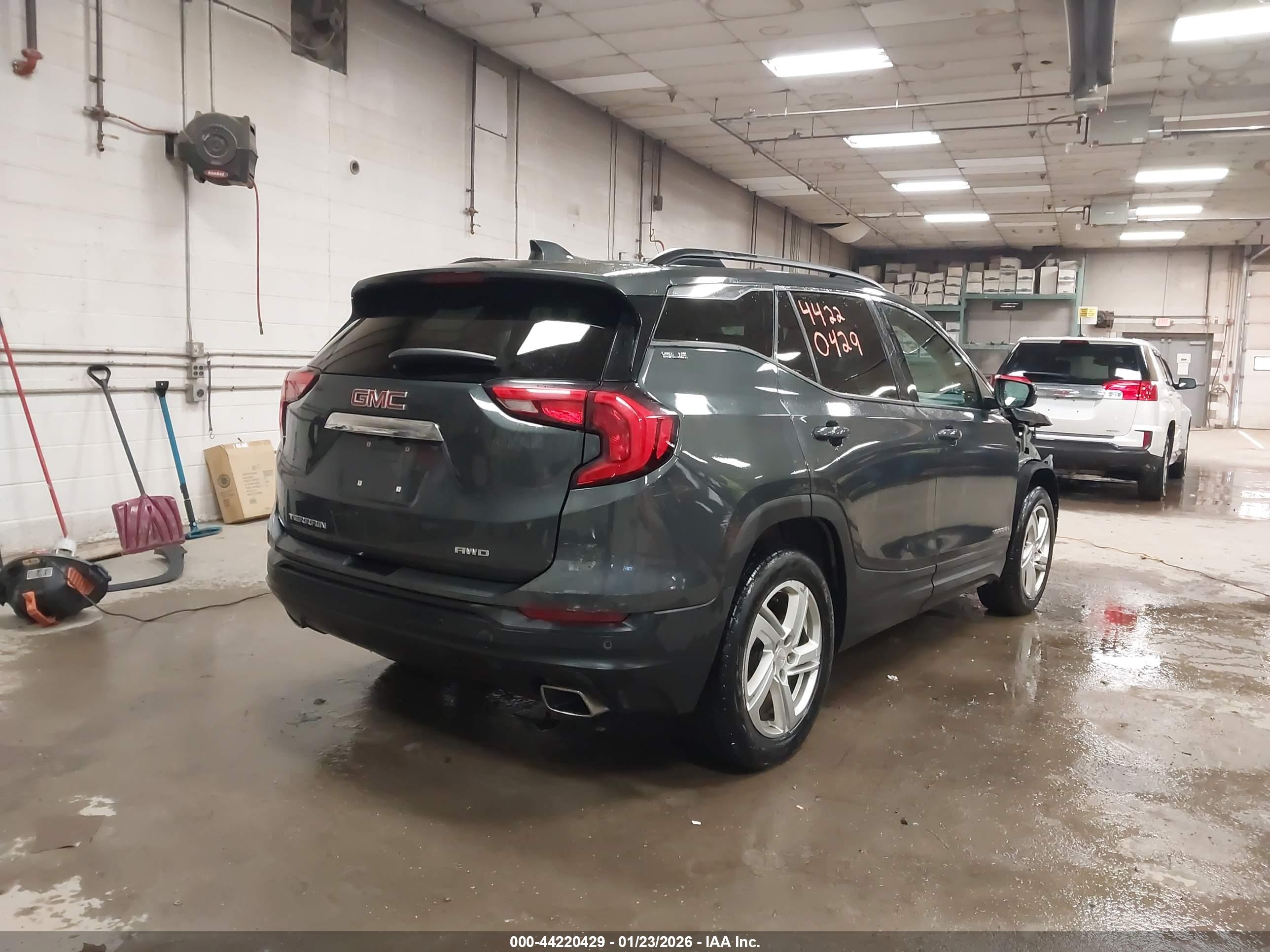 GMC TERRAIN image 4