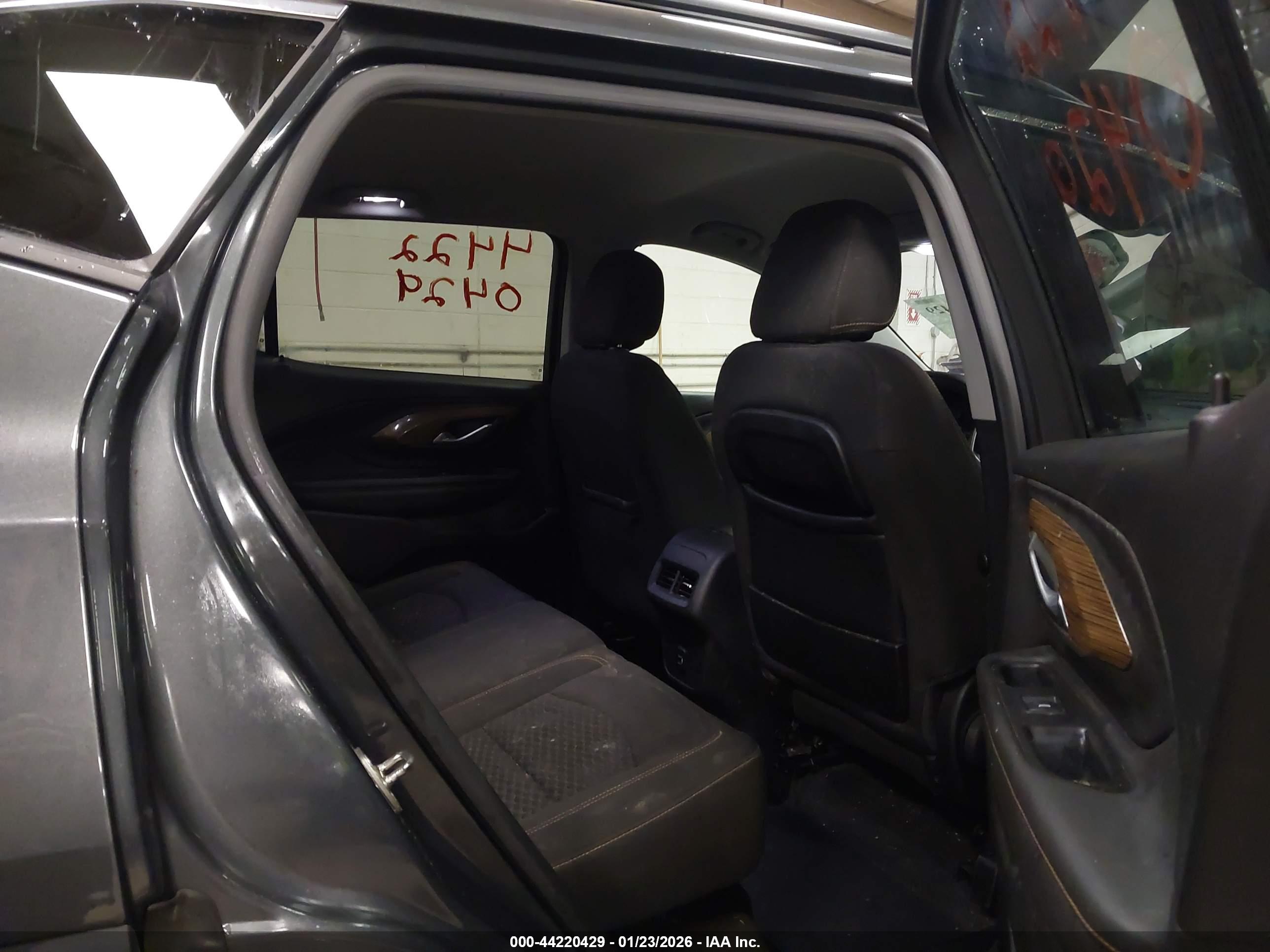 GMC TERRAIN image 8