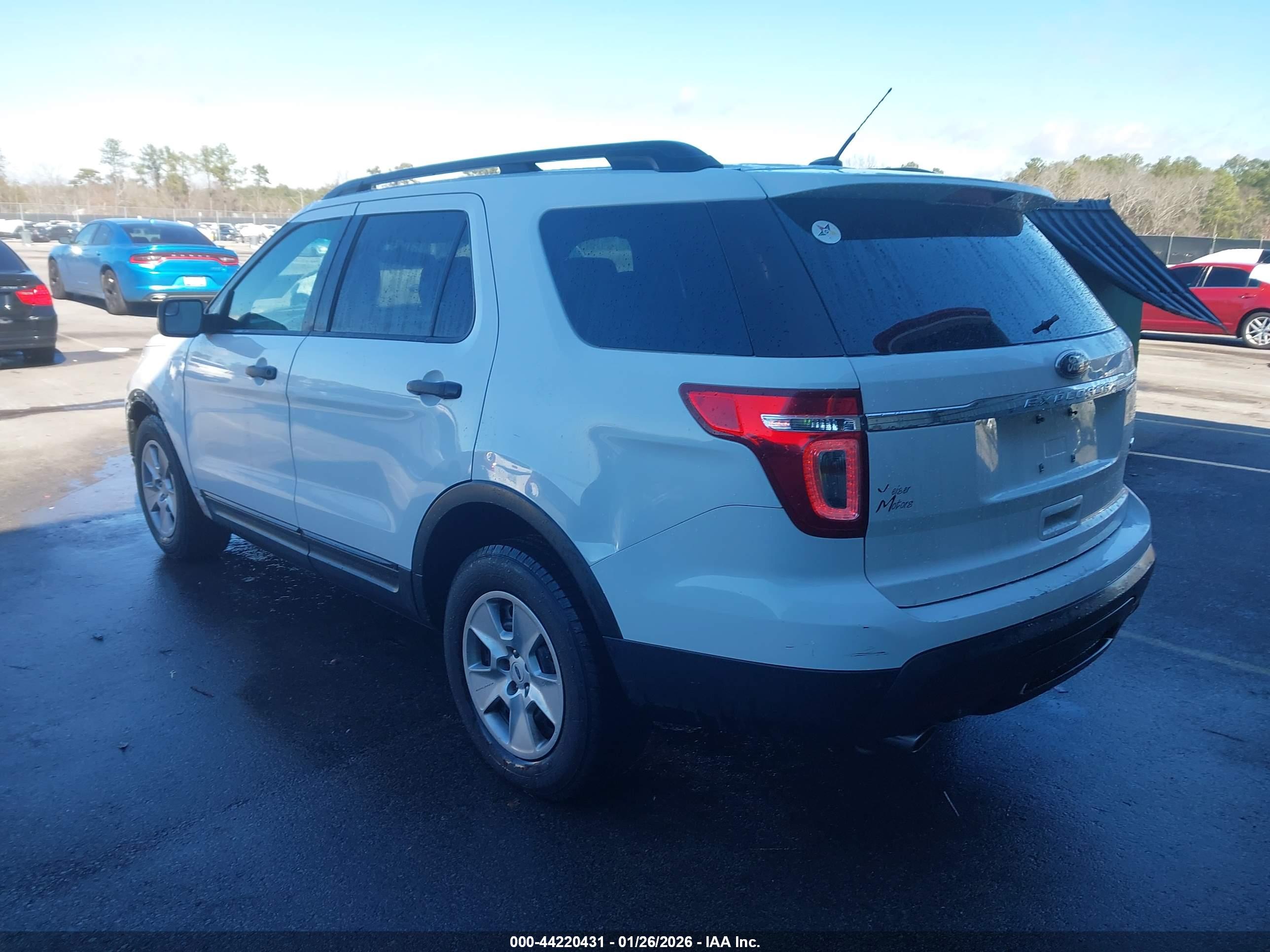 FORD EXPLORER image 3