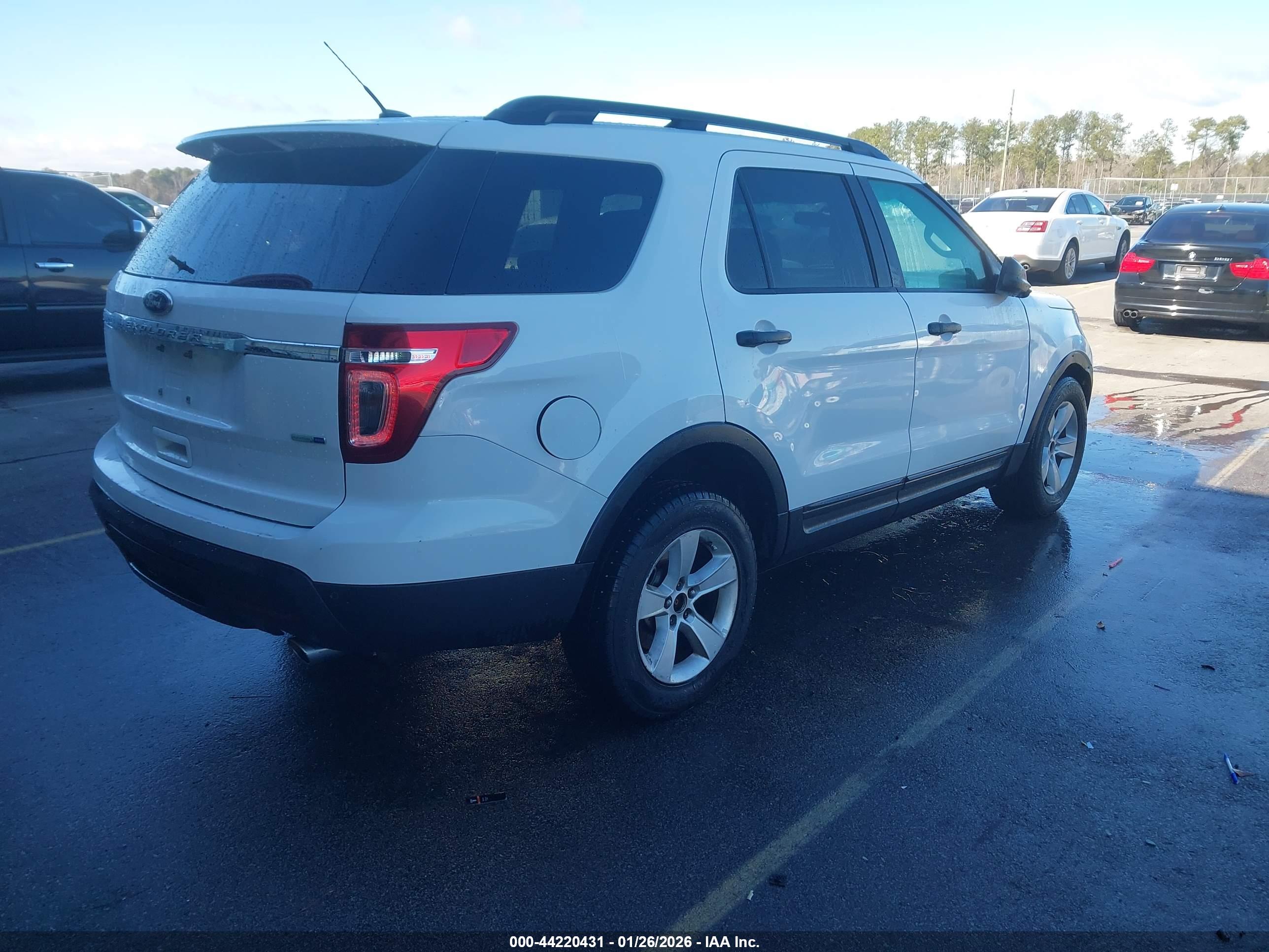 FORD EXPLORER image 4