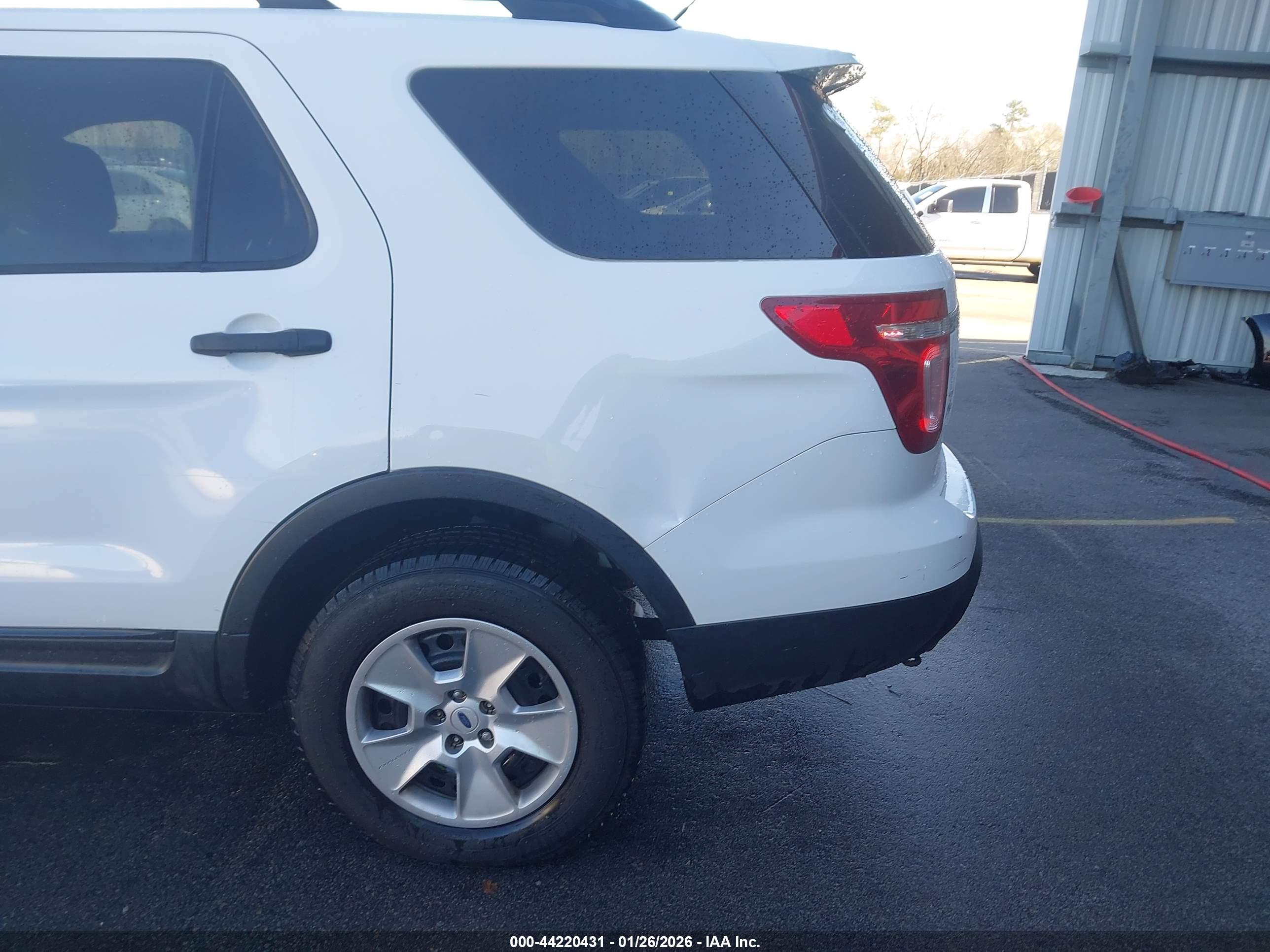 FORD EXPLORER image 6
