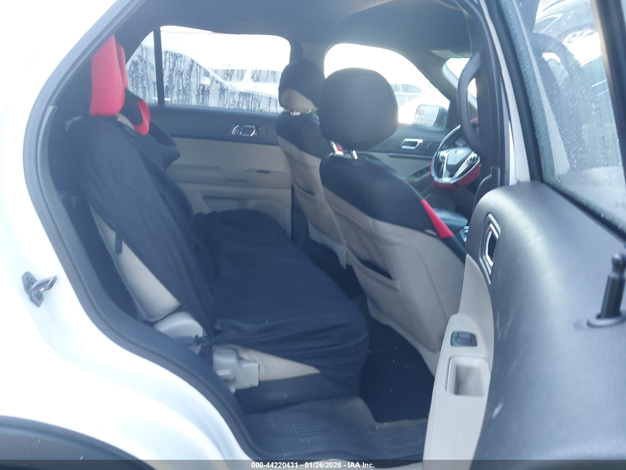 FORD EXPLORER image 8