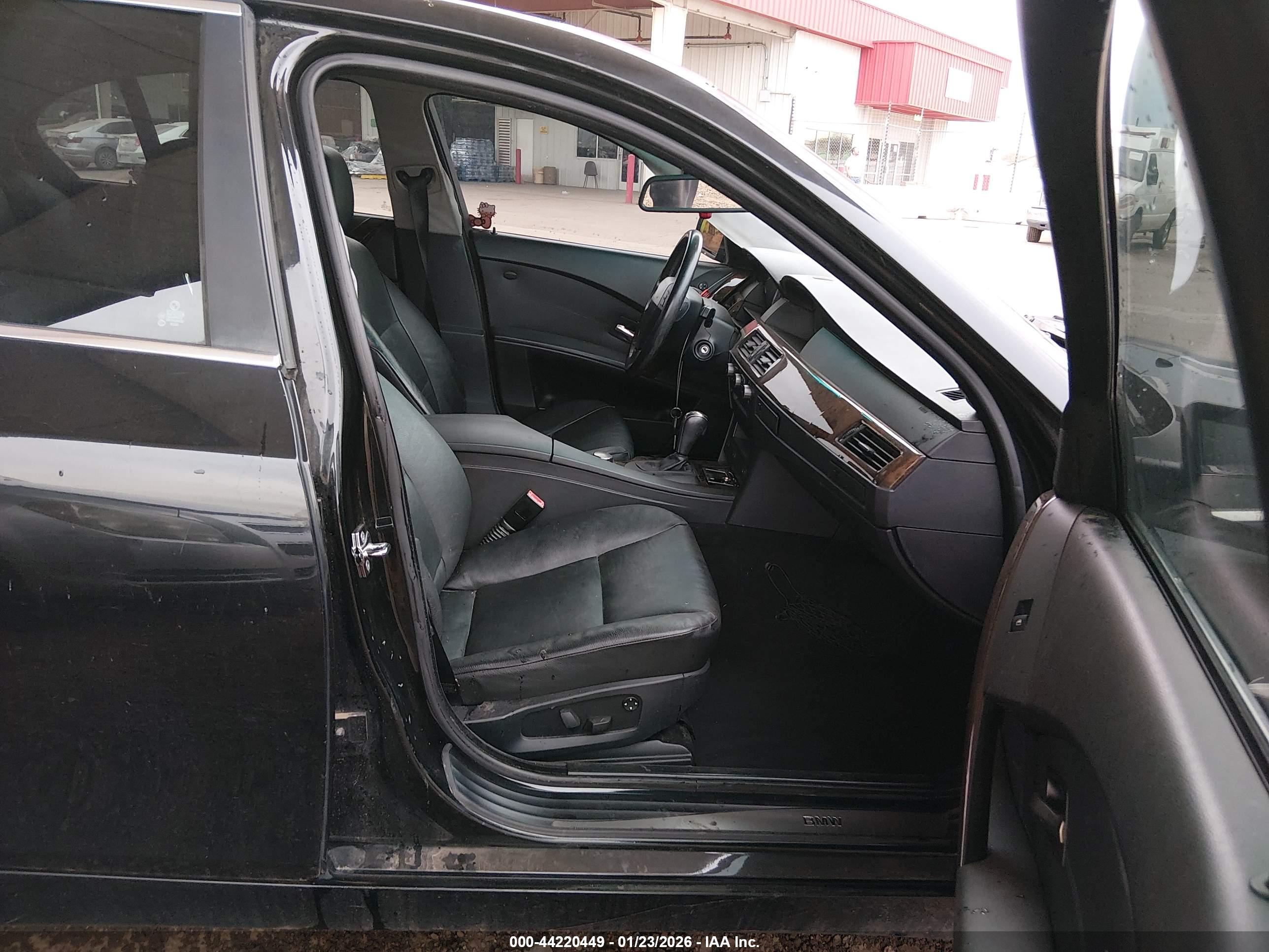 BMW 525I image 5