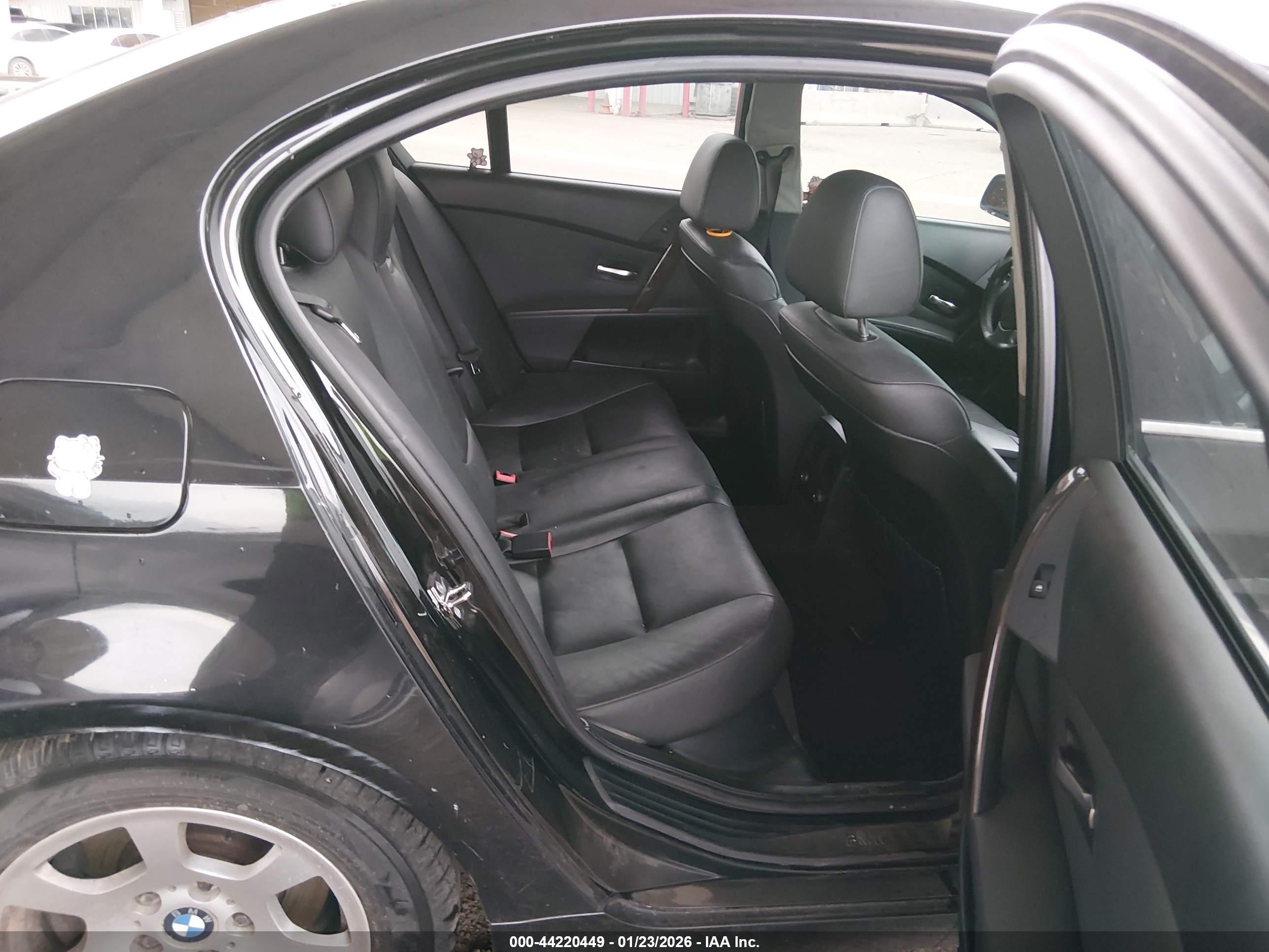 BMW 525I image 8