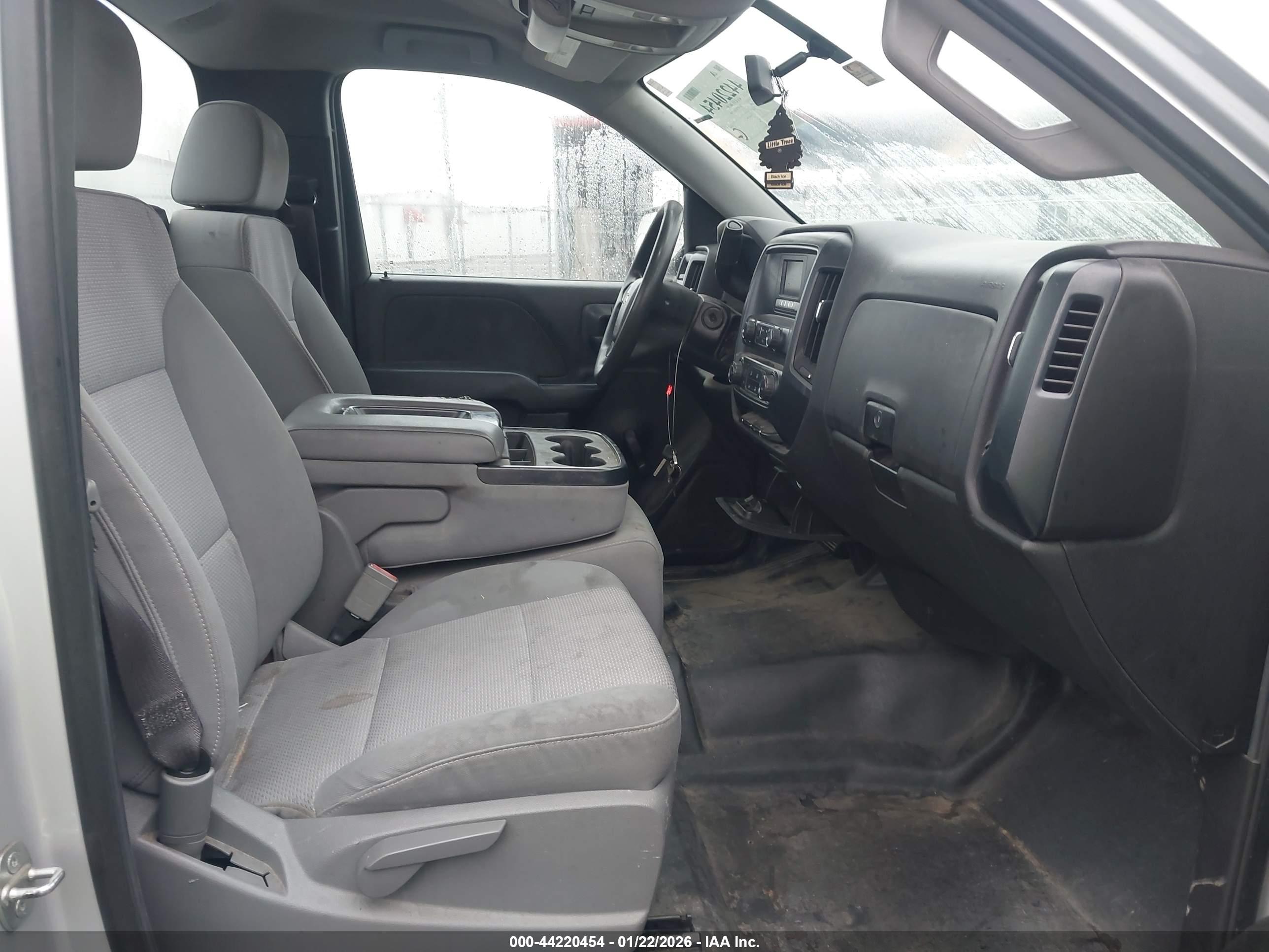 CHEVROLET SILVERADO image 5
