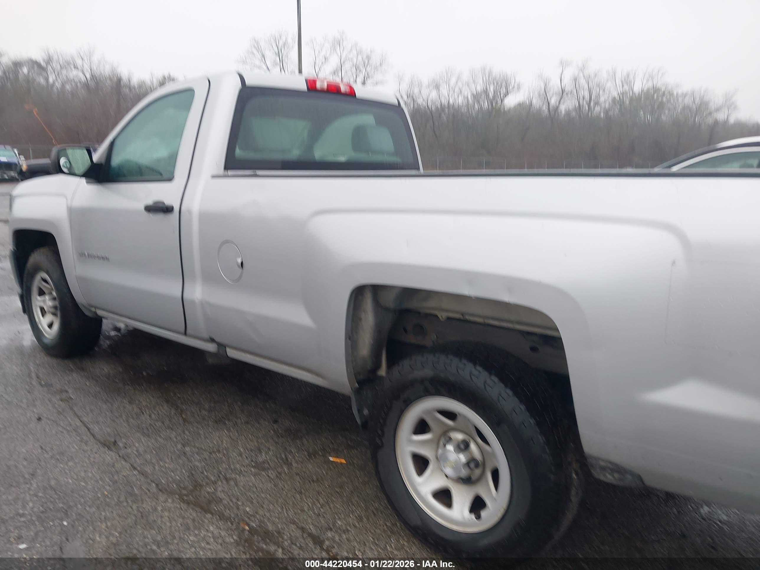 CHEVROLET SILVERADO image 6