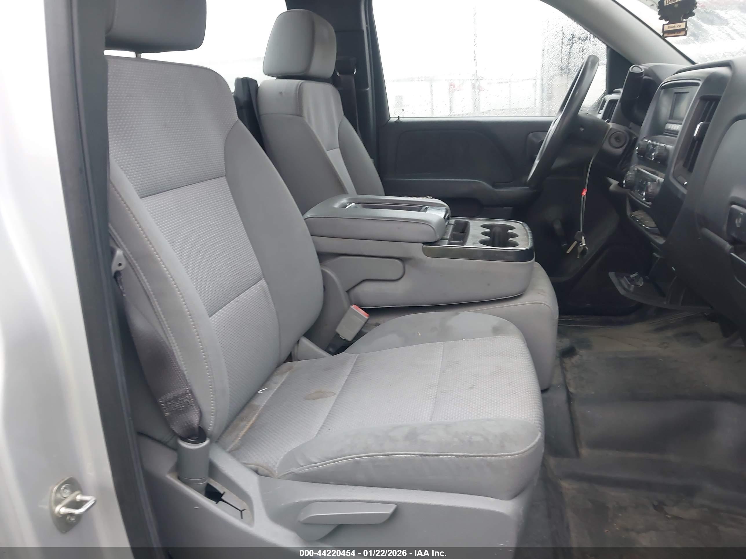 CHEVROLET SILVERADO image 8