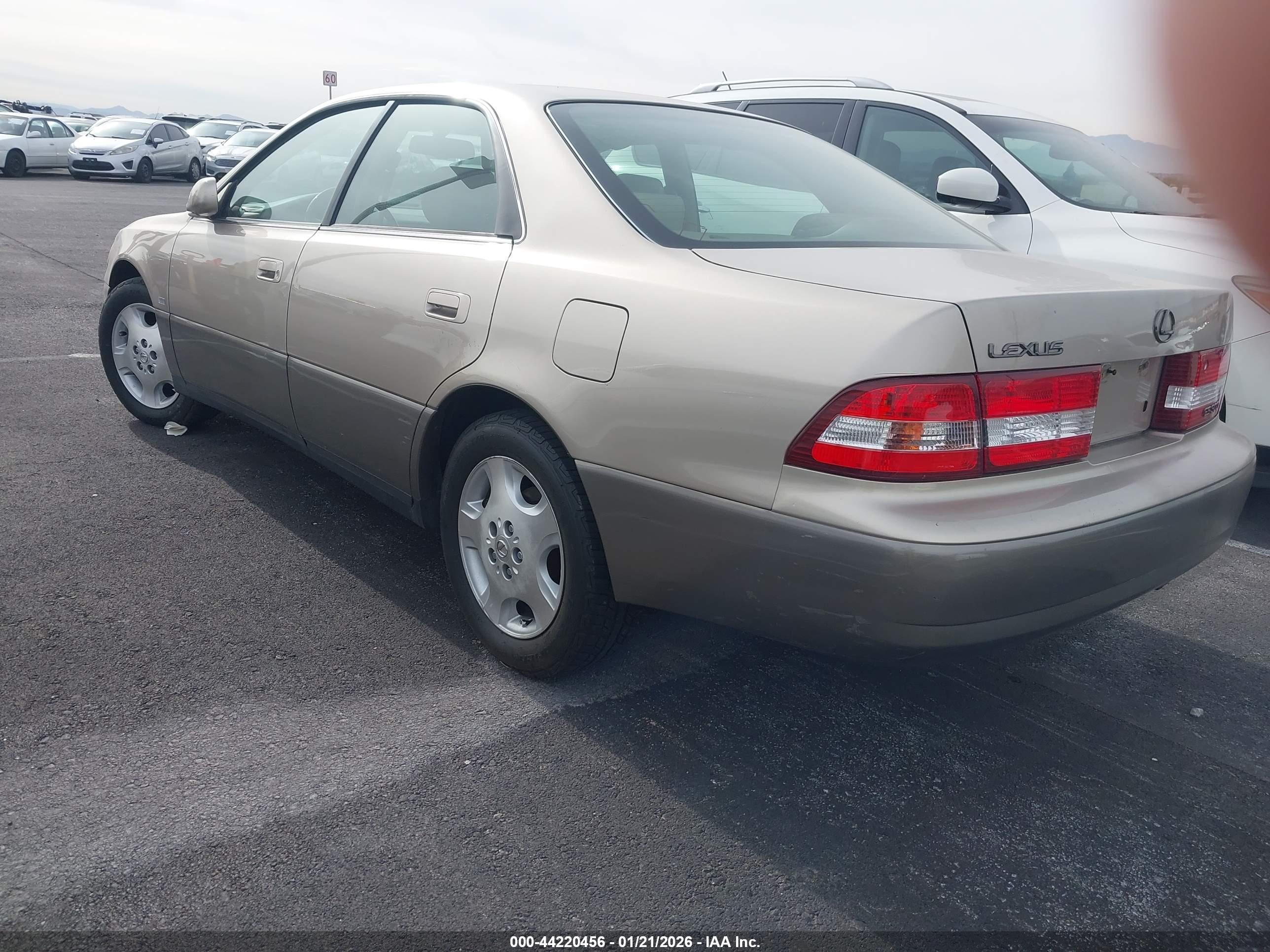 LEXUS ES image 3