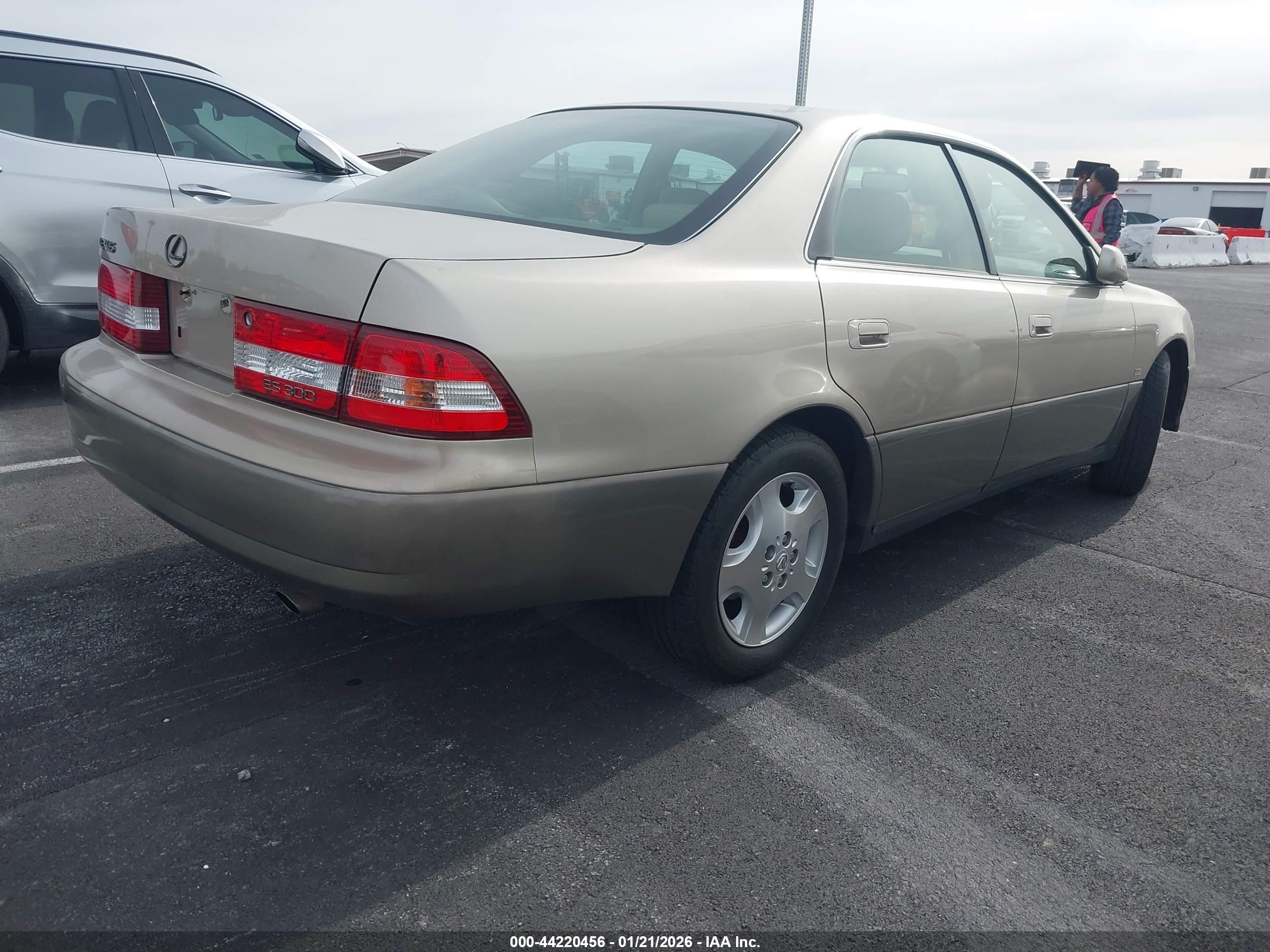LEXUS ES image 4
