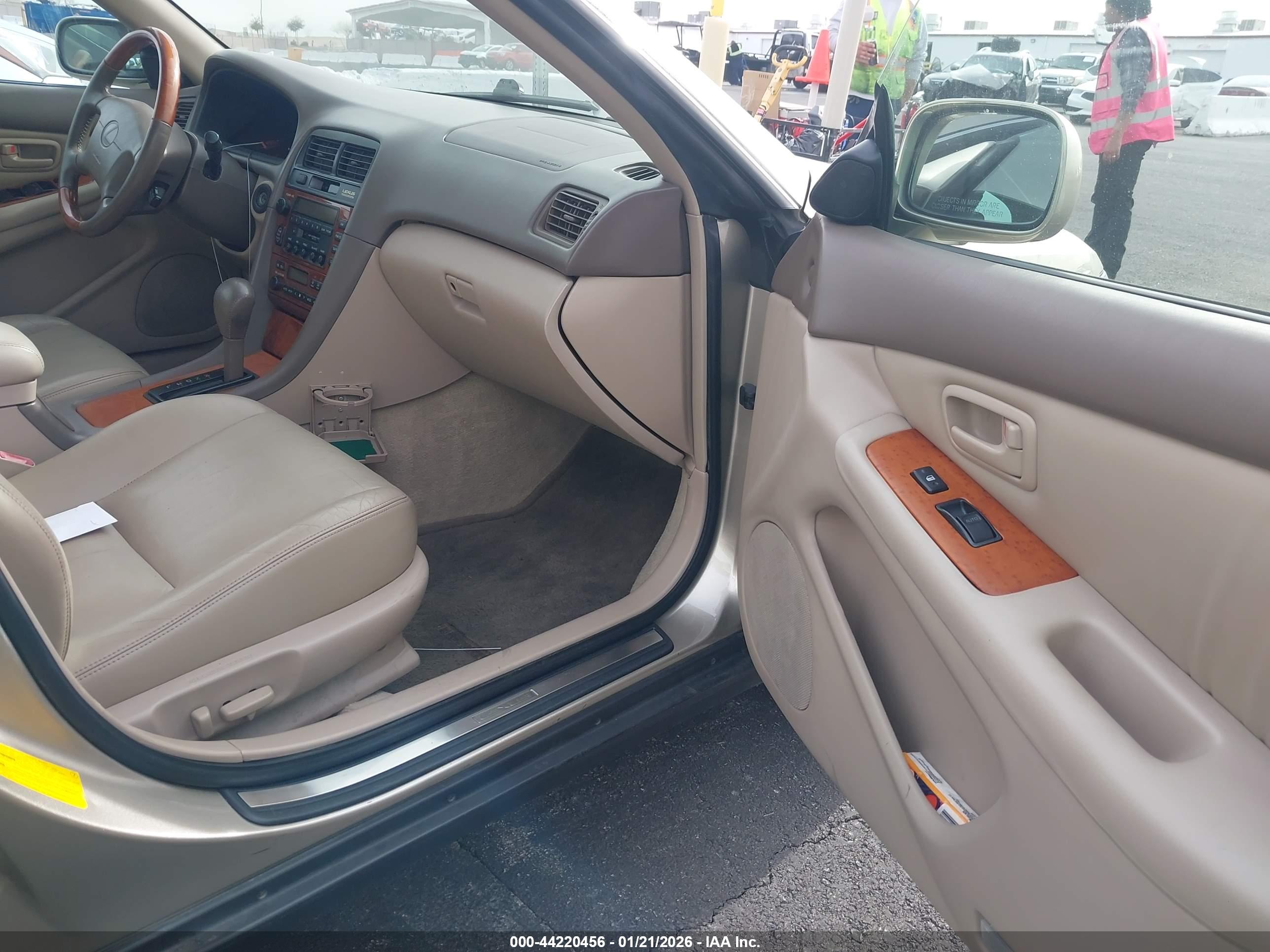 LEXUS ES image 5