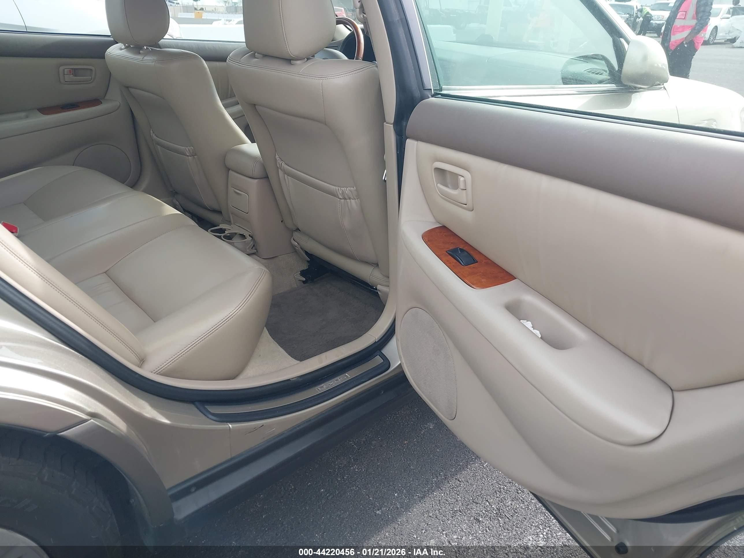 LEXUS ES image 8