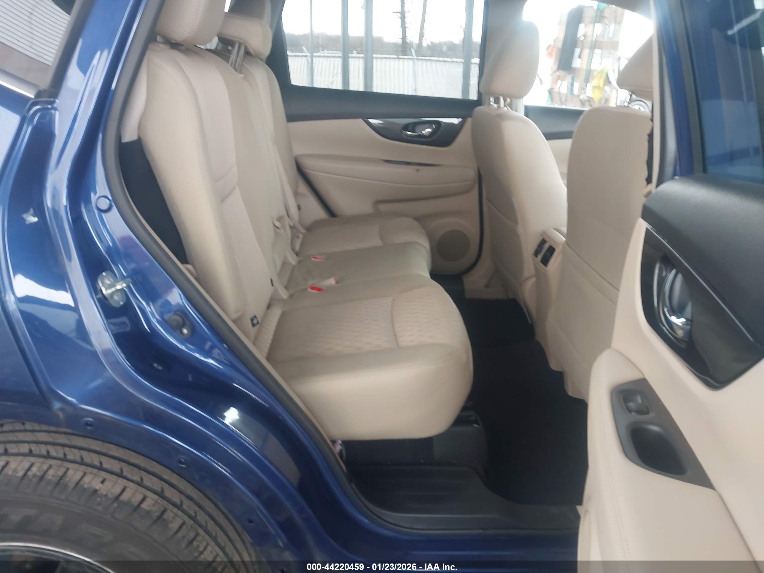 NISSAN ROGUE image 8