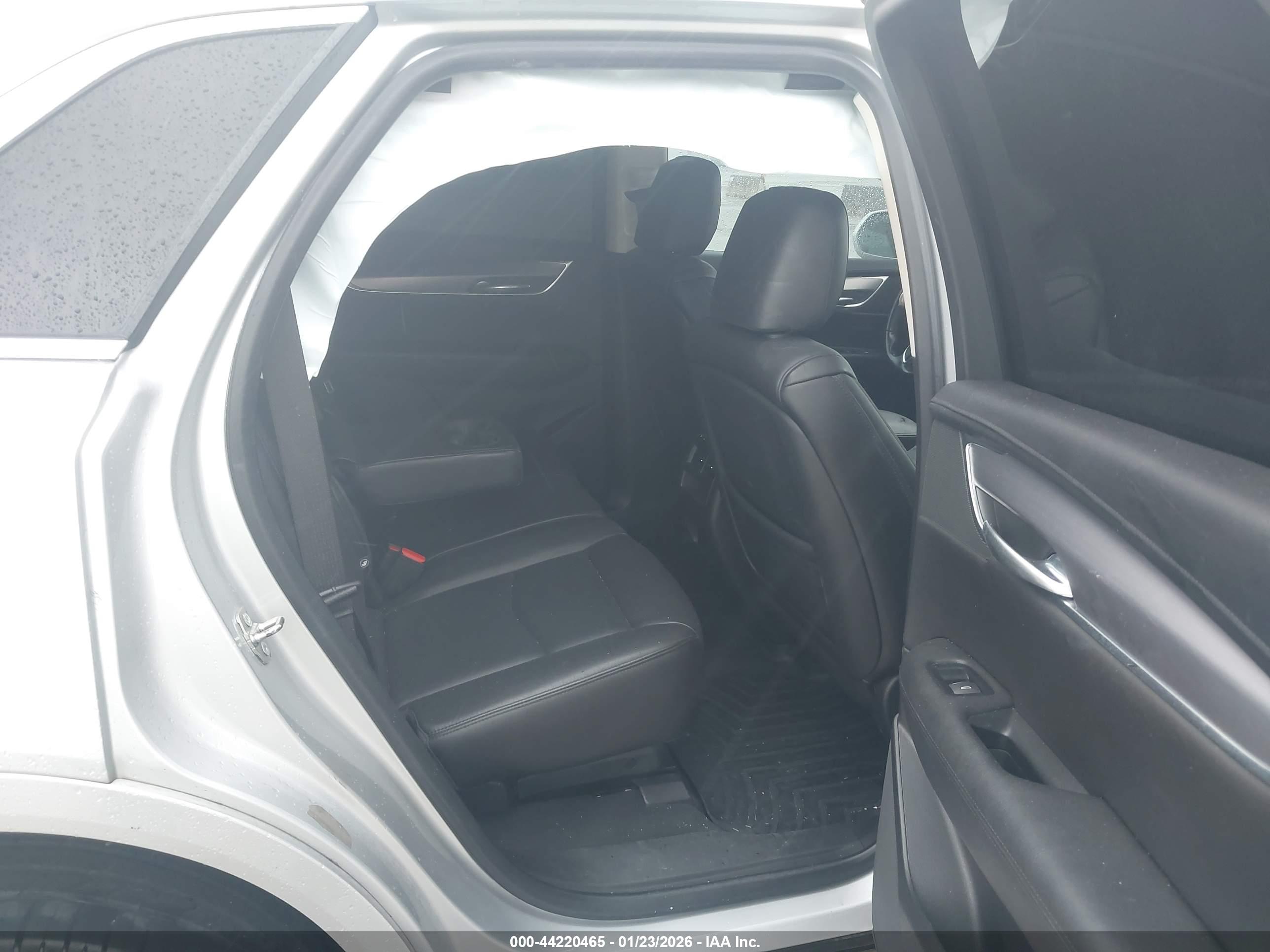 CADILLAC XT5 image 8