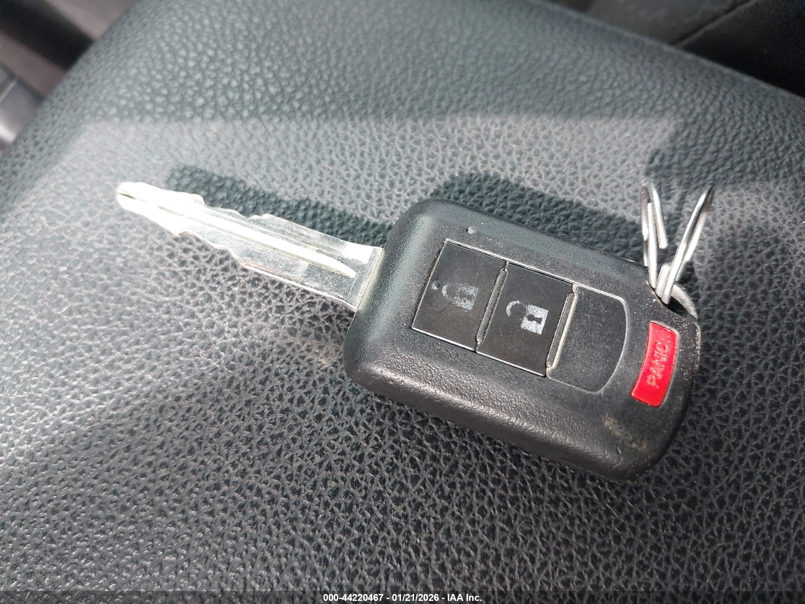 MITSUBISHI OUTLANDER image 11