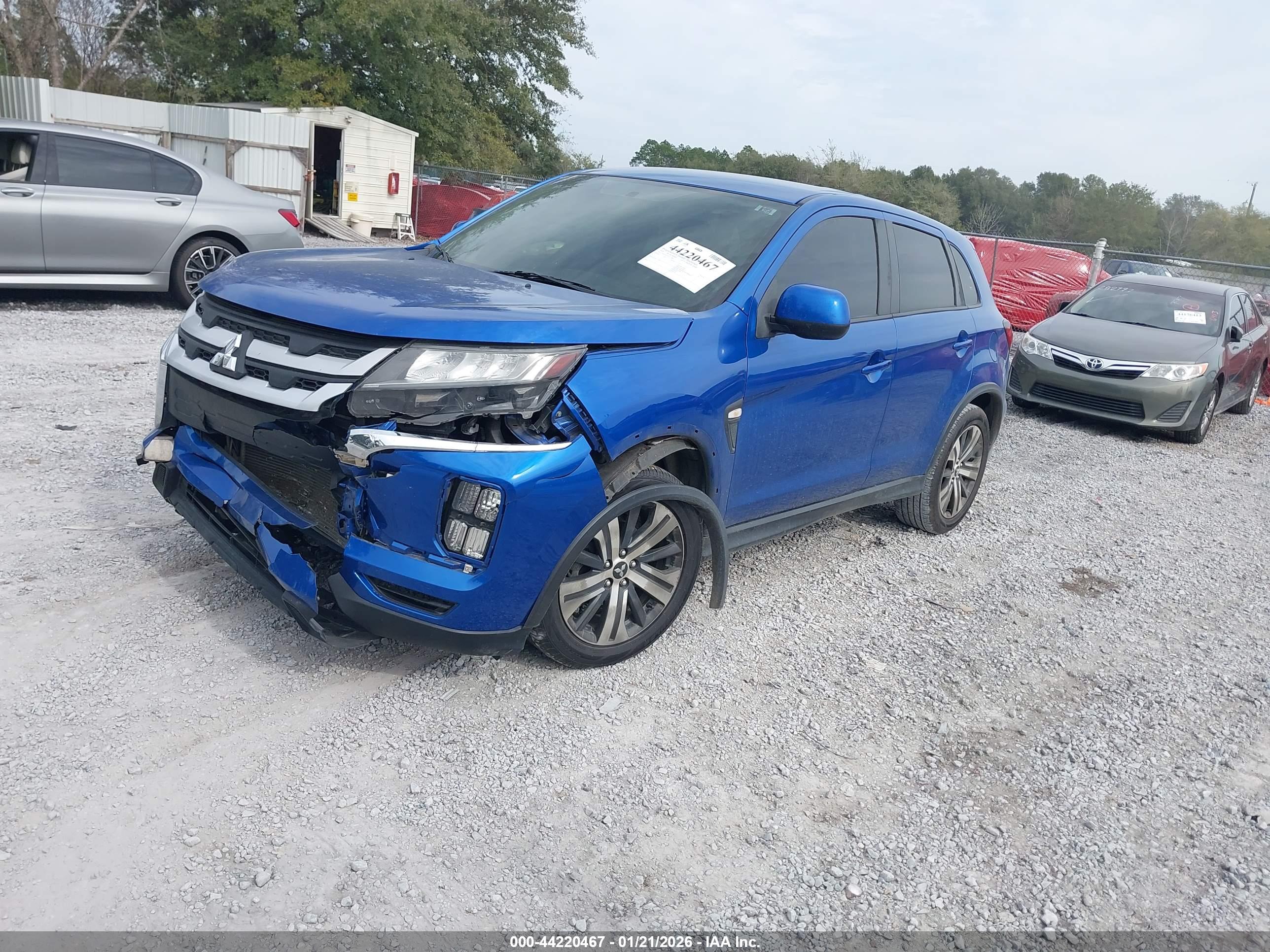 MITSUBISHI OUTLANDER image 2
