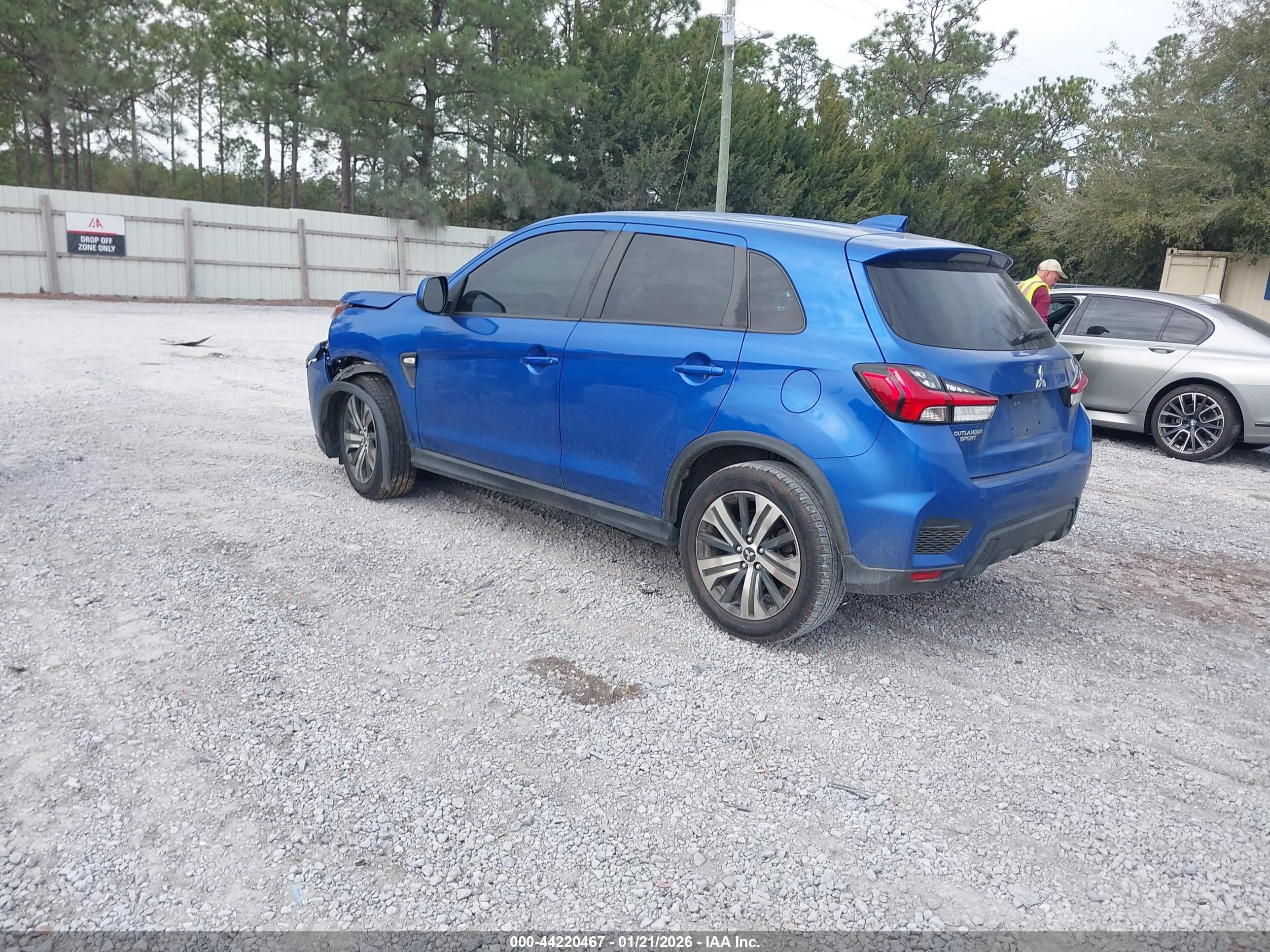 MITSUBISHI OUTLANDER image 3