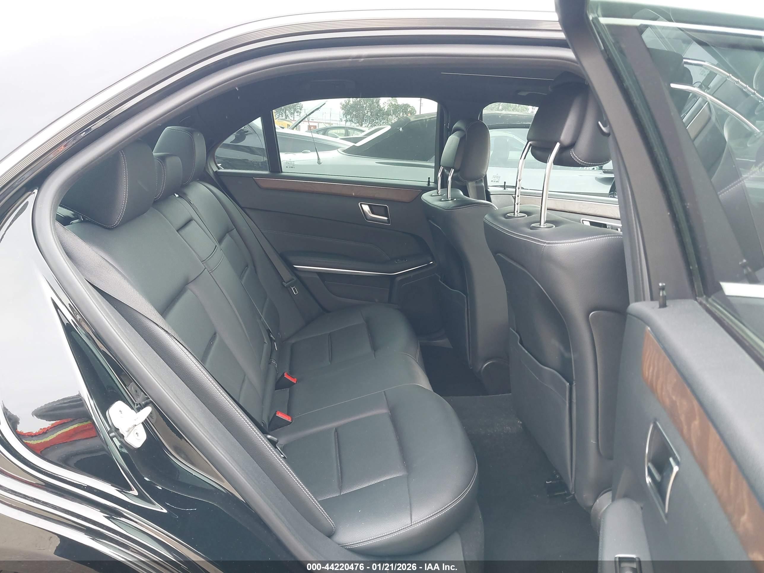 MERCEDES-BENZ E image 8