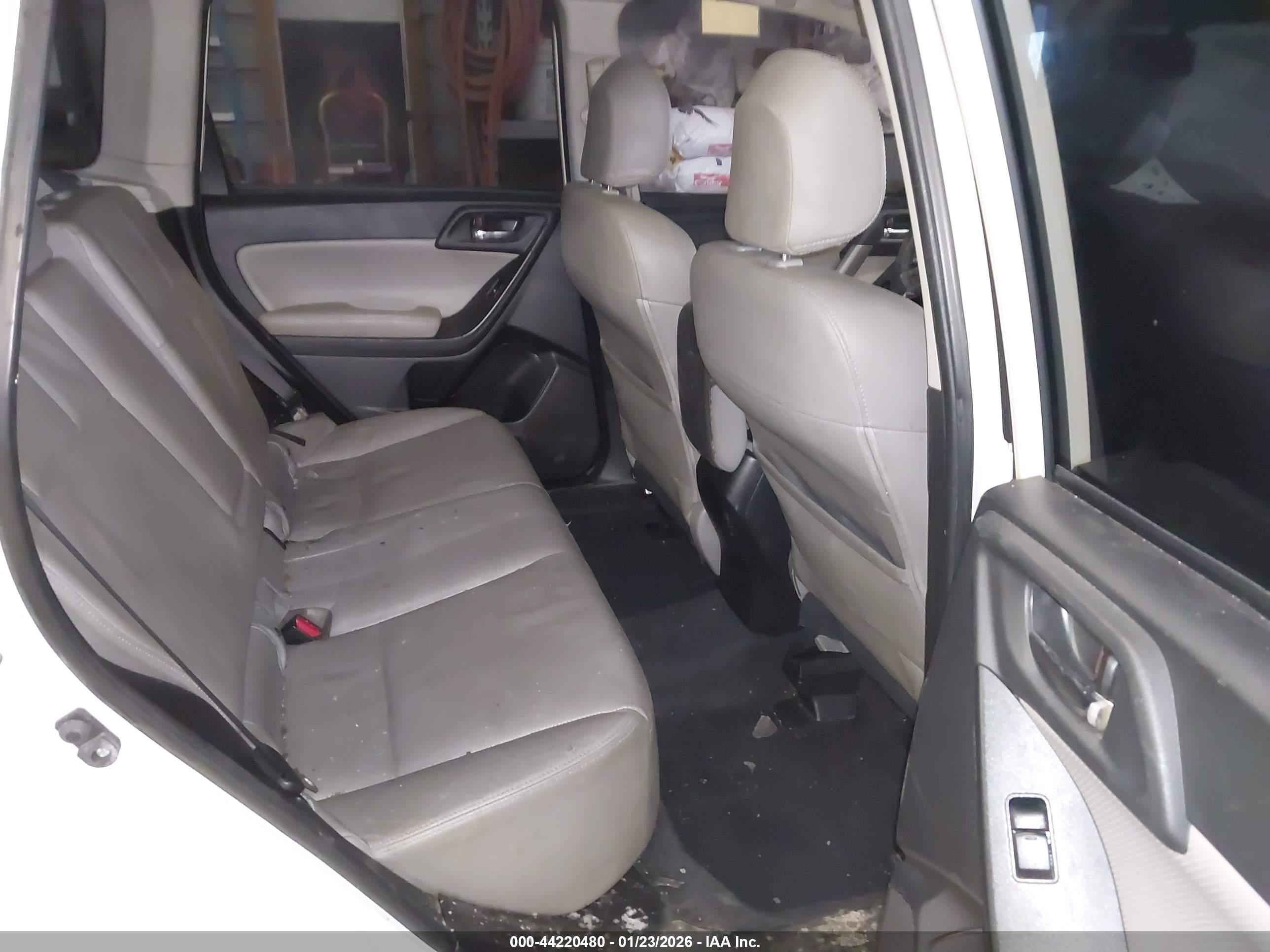 SUBARU FORESTER image 8