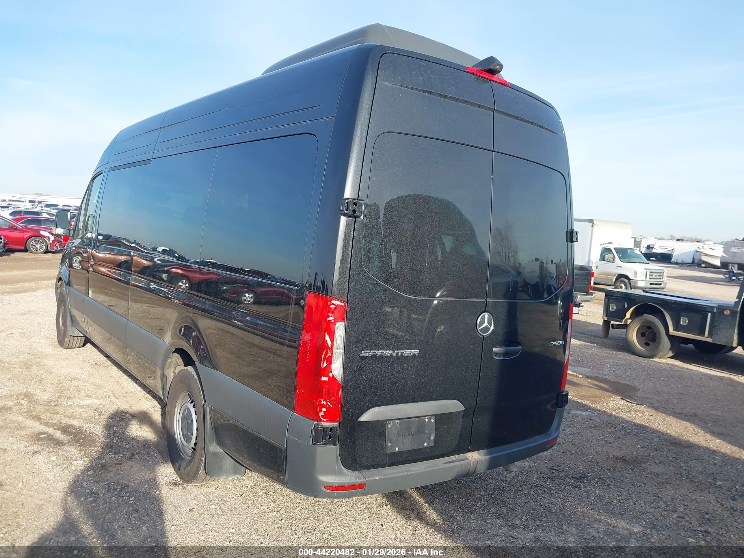 MERCEDES-BENZ SPRINTER image 3