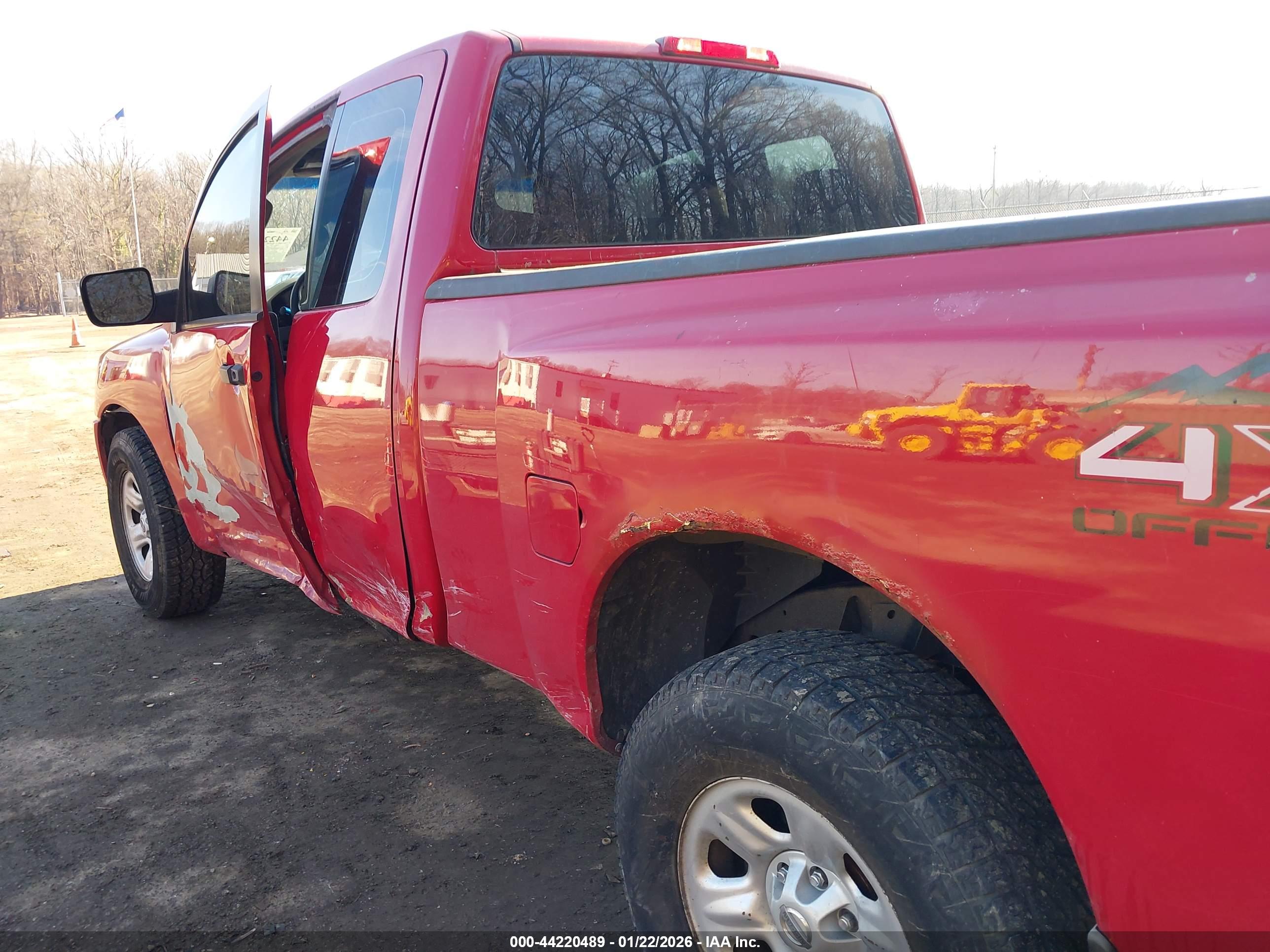 NISSAN TITAN image 6
