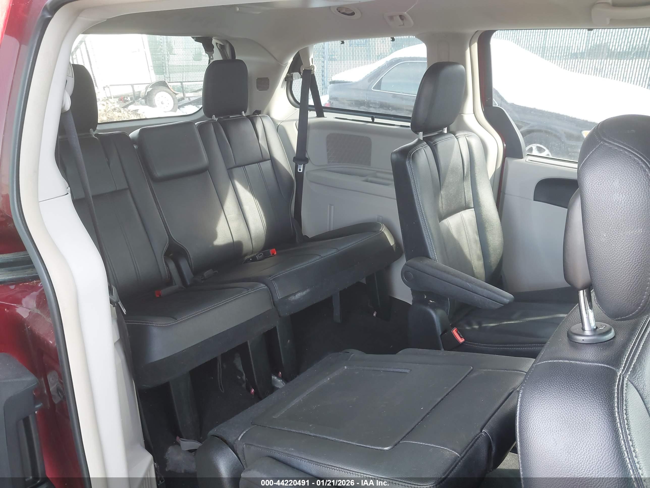CHRYSLER TOWN image 8
