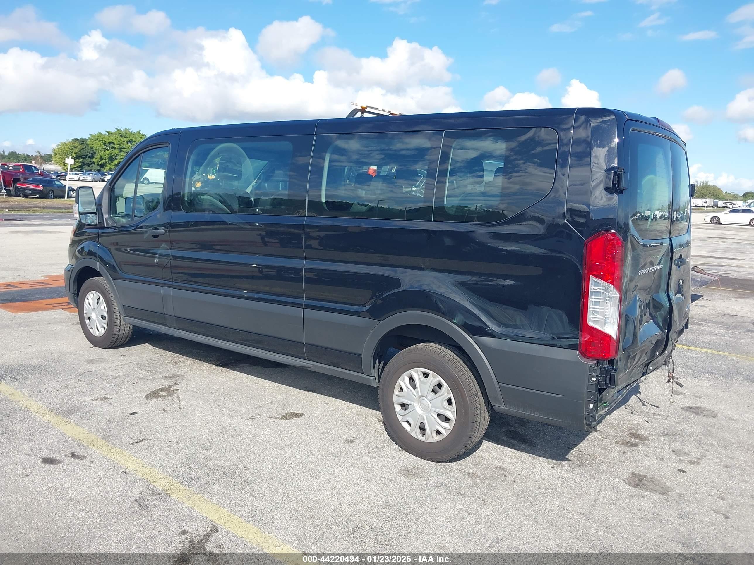 FORD TRANSIT-350 image 3