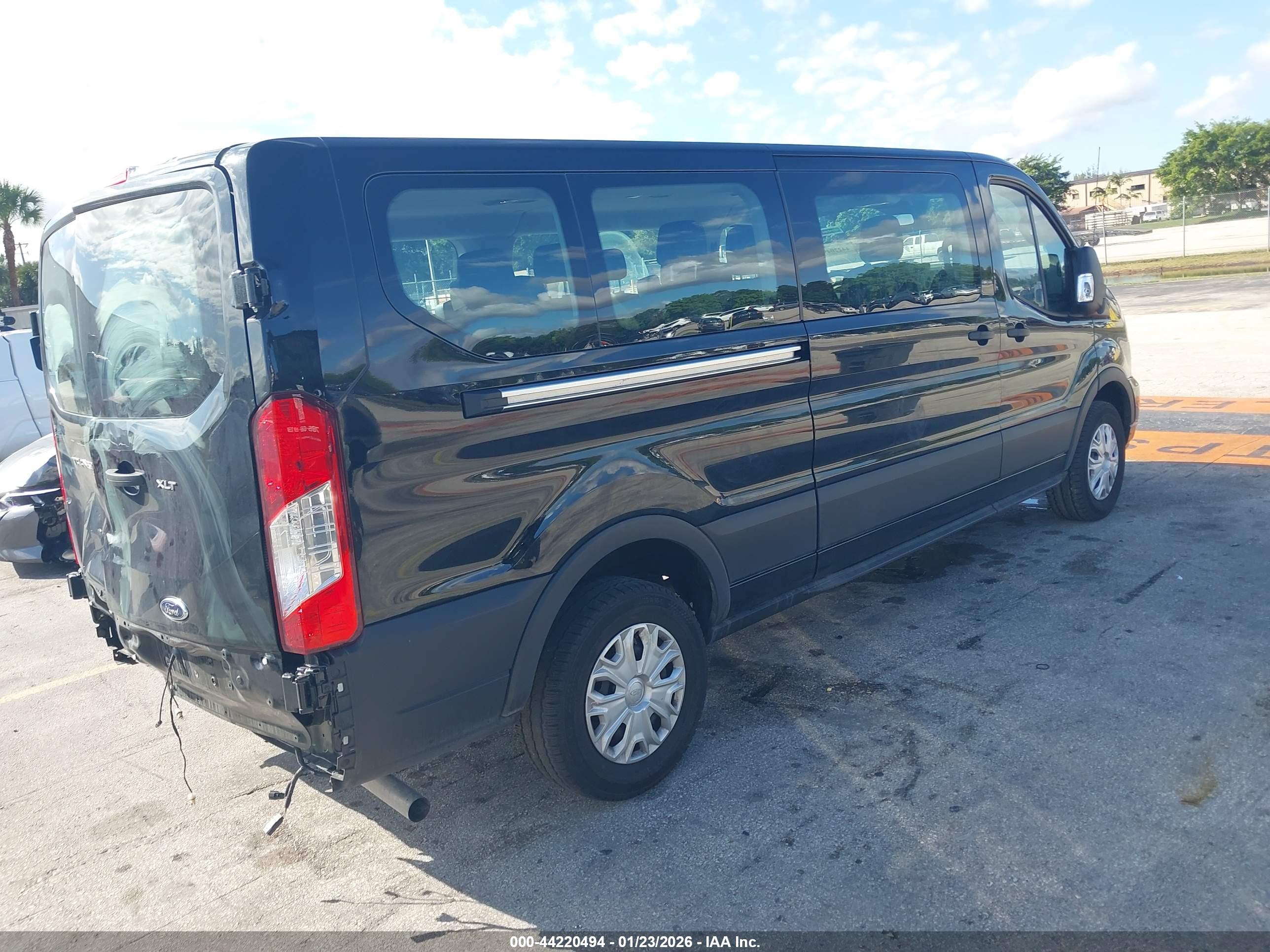 FORD TRANSIT-350 image 4