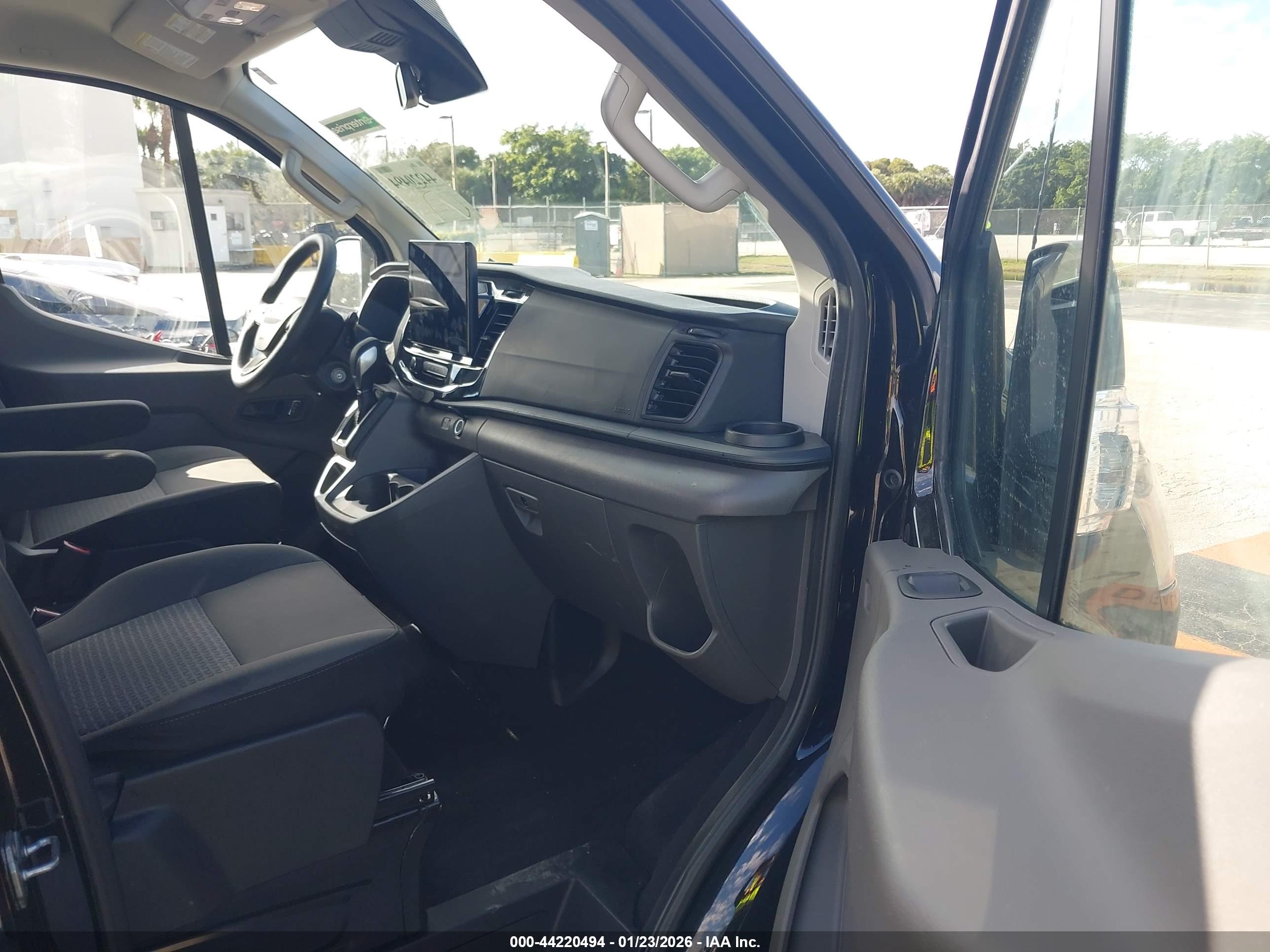 FORD TRANSIT-350 image 5