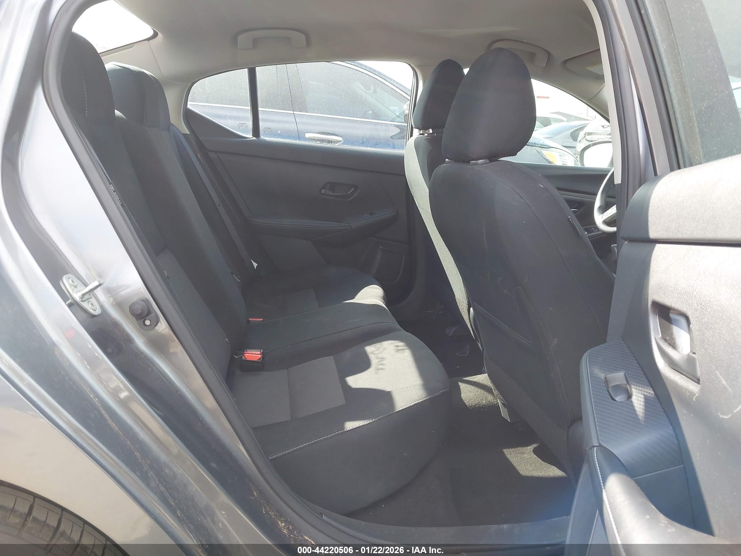 NISSAN SENTRA image 8