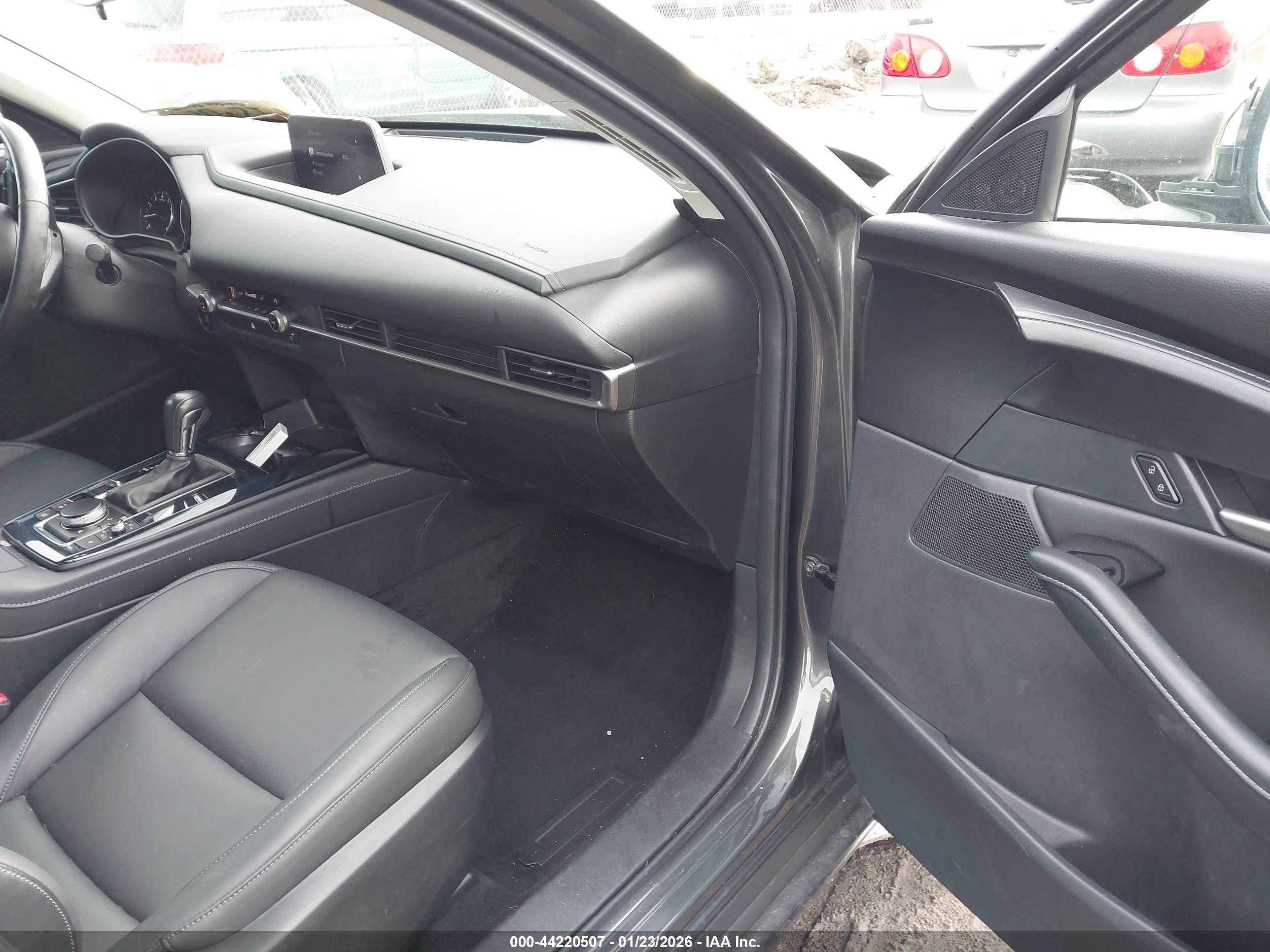 MAZDA CX-30 image 5