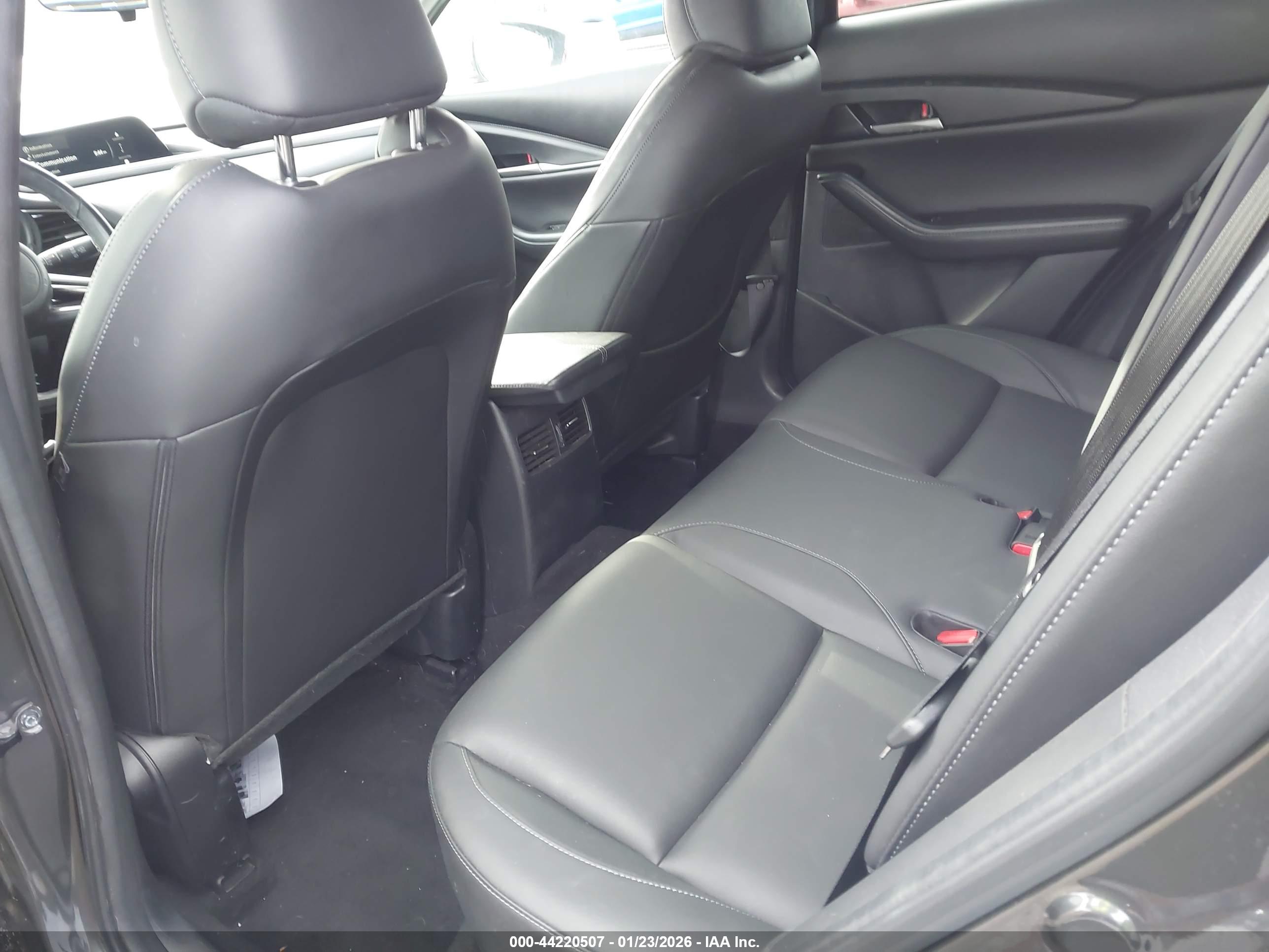 MAZDA CX-30 image 8
