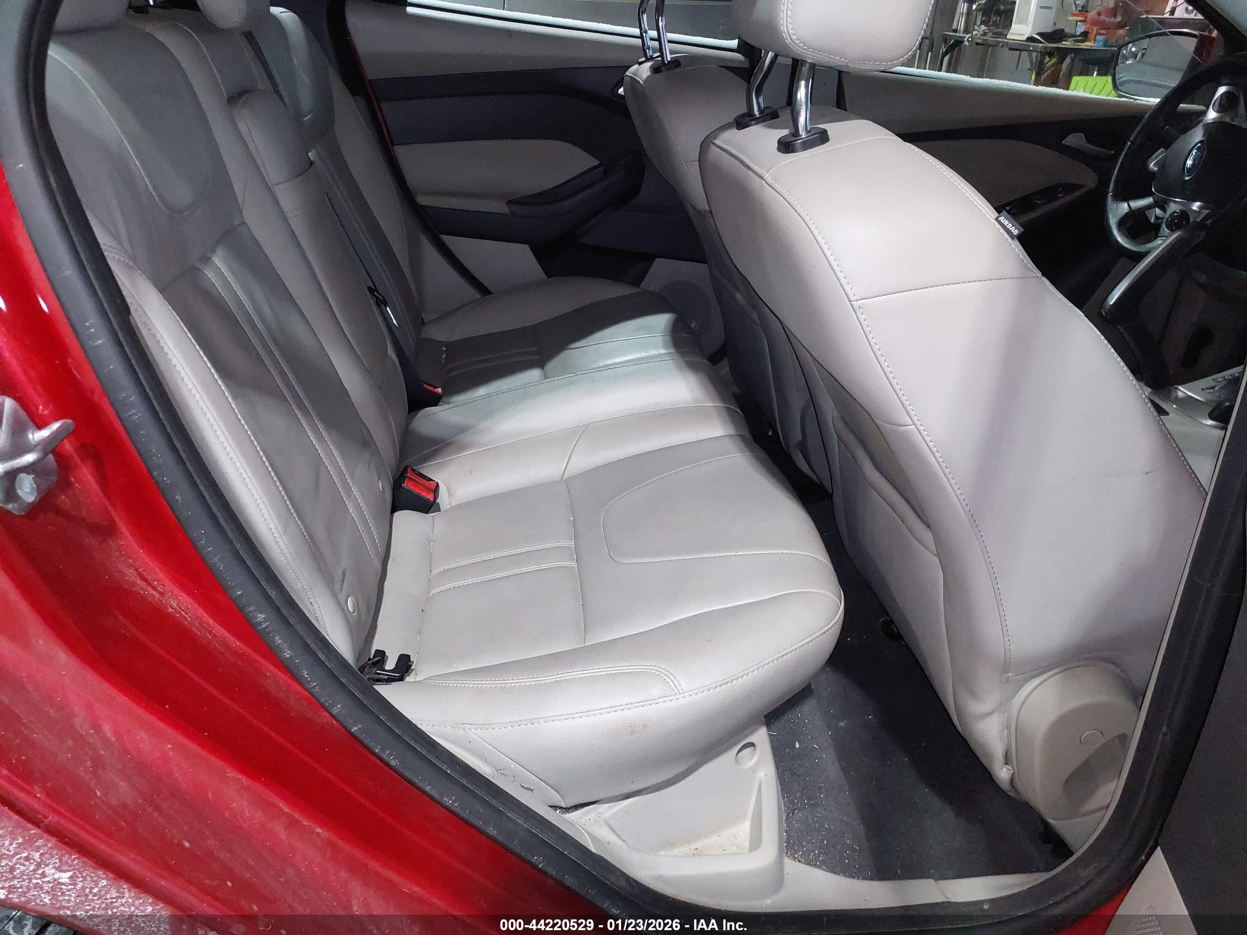FORD FOCUS image 8