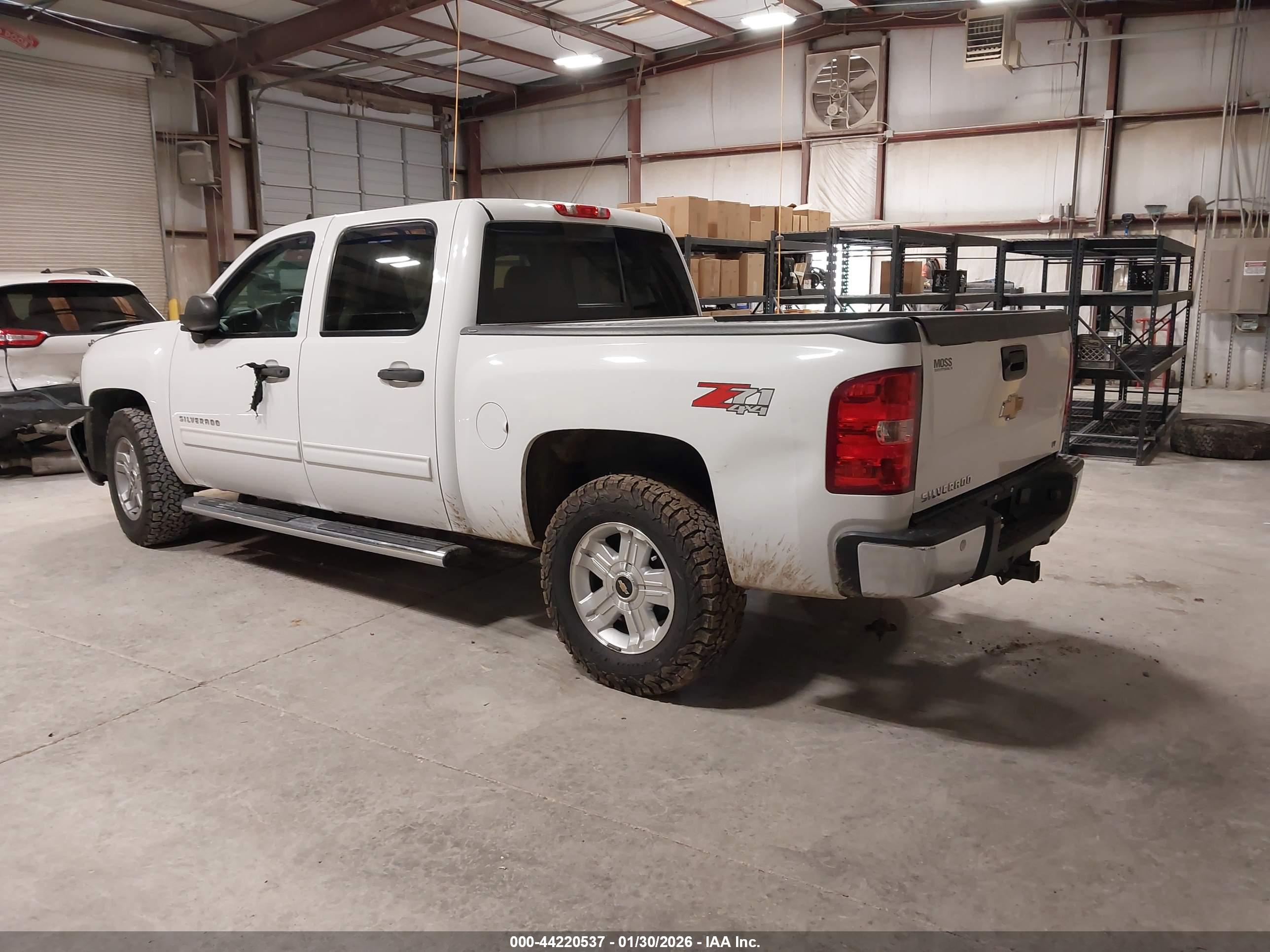 CHEVROLET SILVERADO image 3