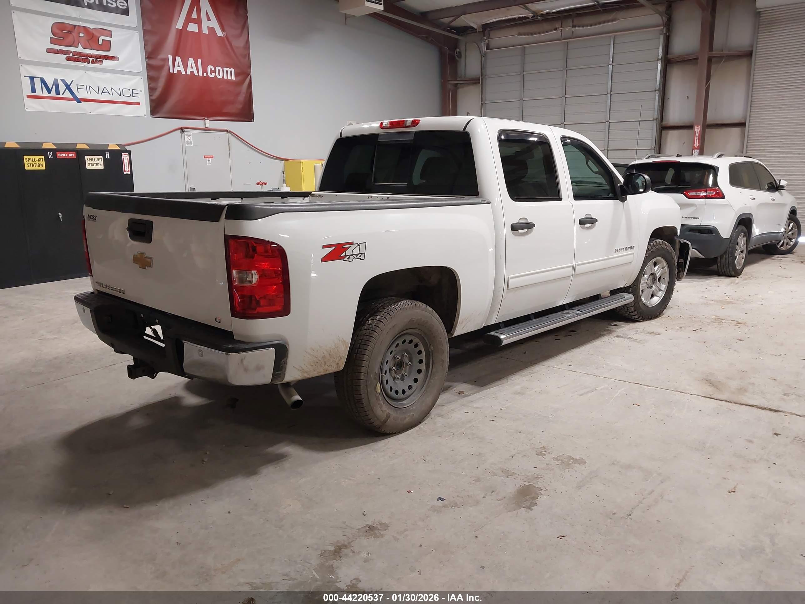 CHEVROLET SILVERADO image 4