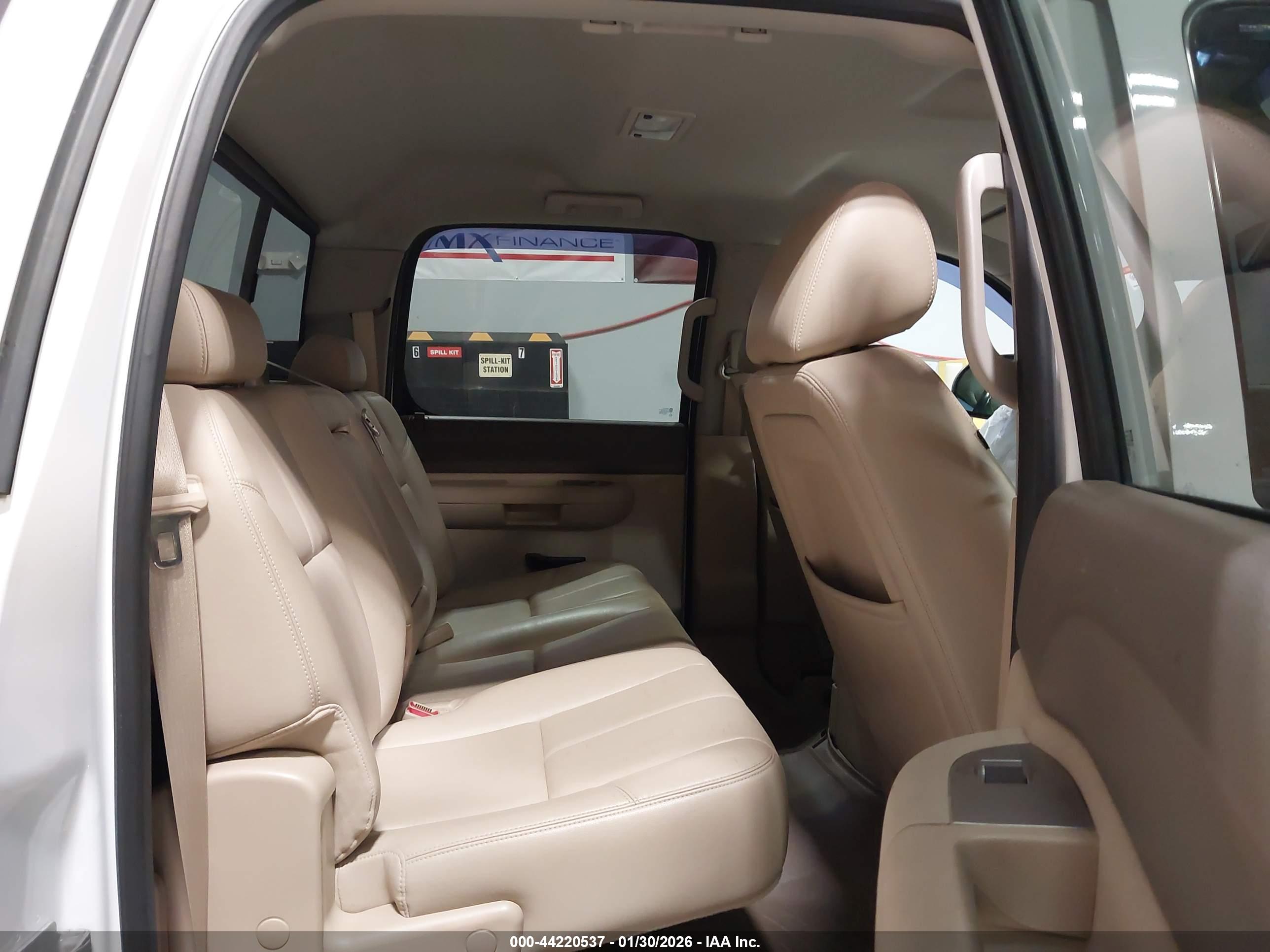 CHEVROLET SILVERADO image 8