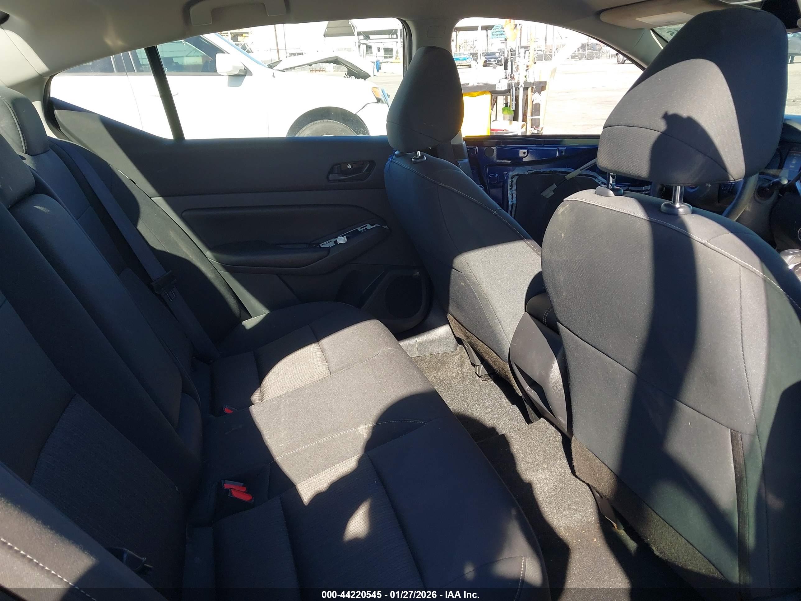 NISSAN ALTIMA image 8