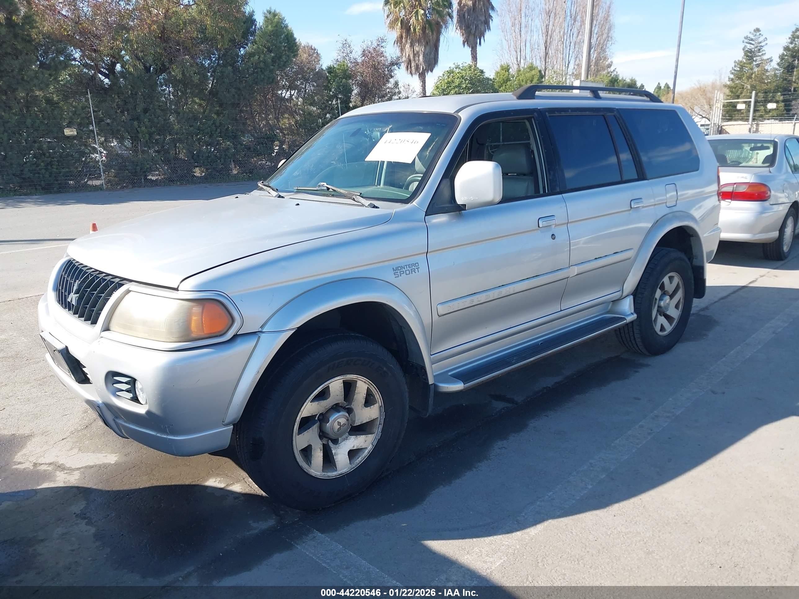 MITSUBISHI MONTERO image 2