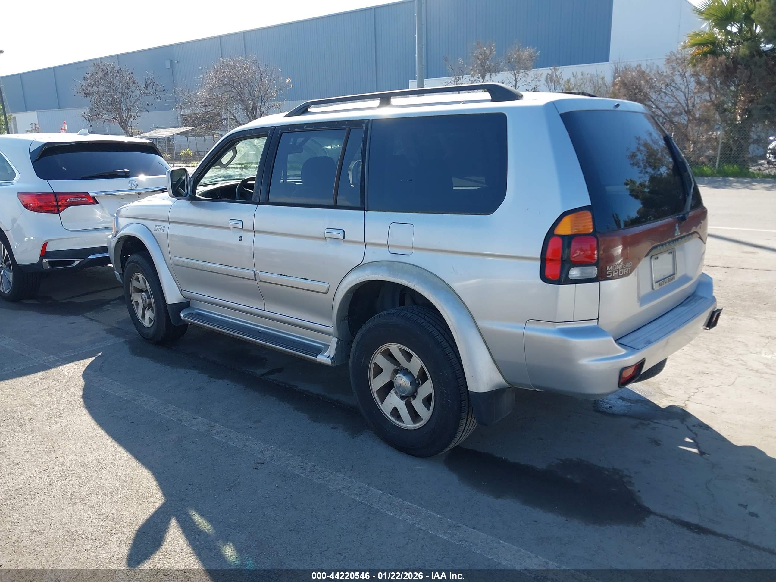 MITSUBISHI MONTERO image 3
