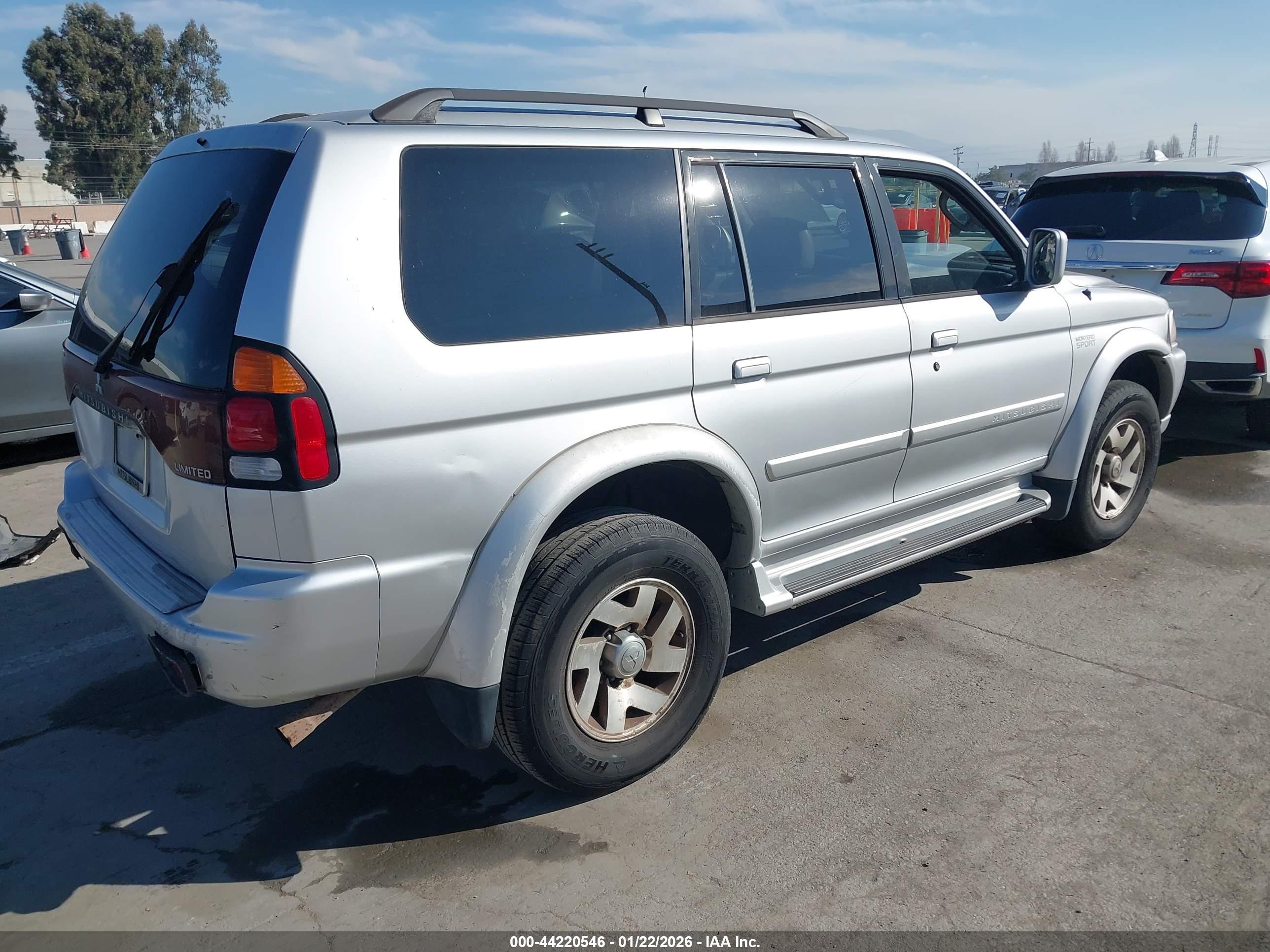 MITSUBISHI MONTERO image 4
