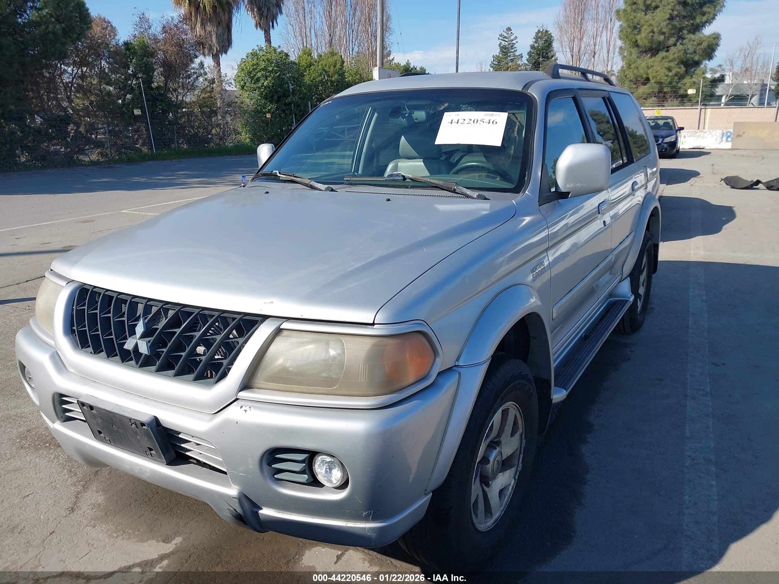 MITSUBISHI MONTERO image 6