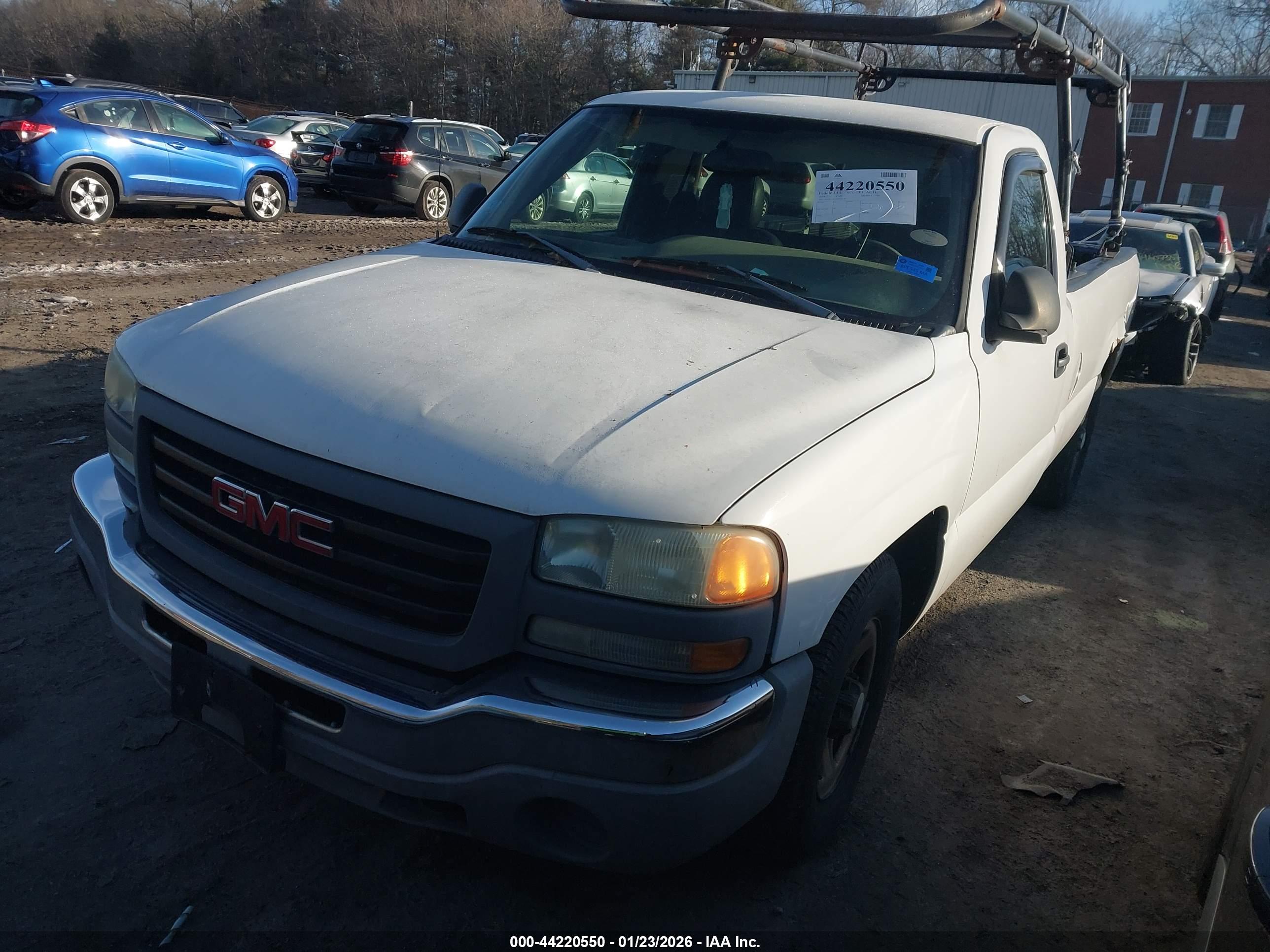 GMC SIERRA image 2