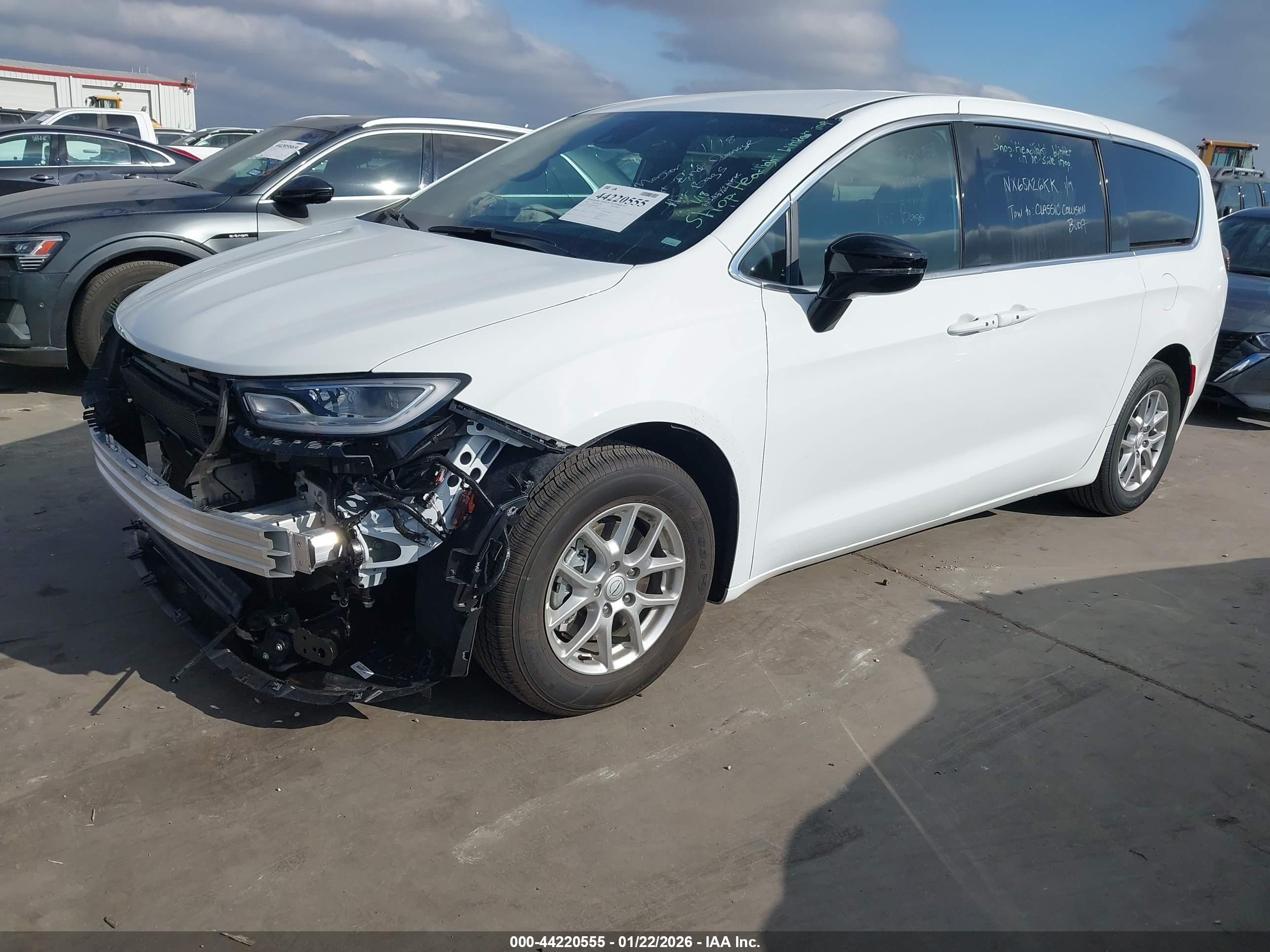 CHRYSLER PACIFICA image 2